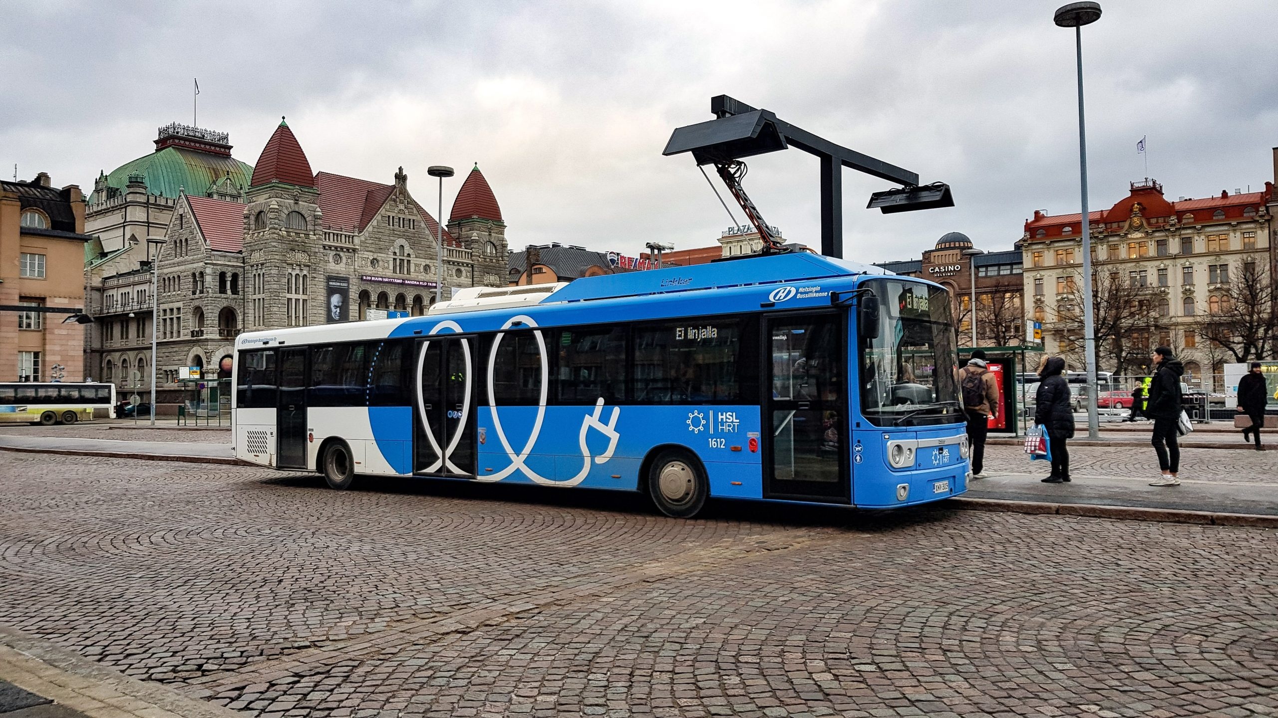 Автобусы в хельсинки. Электробус в Финляндии. Электробус в Сургуте. Гамбург 20 электробус. Электробус в Белгороде.