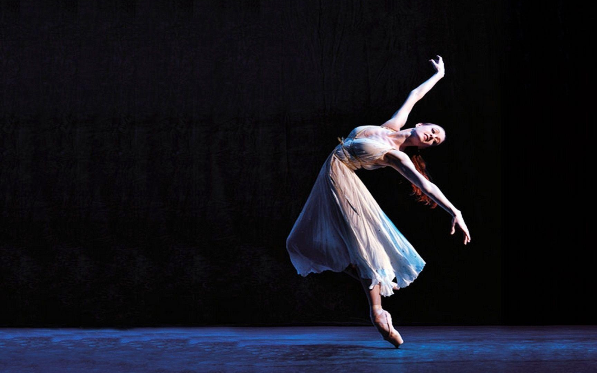 Ballet: Gillian Murphy, dancing principal role in The Nutcracker. 1920x1200 HD Wallpaper.