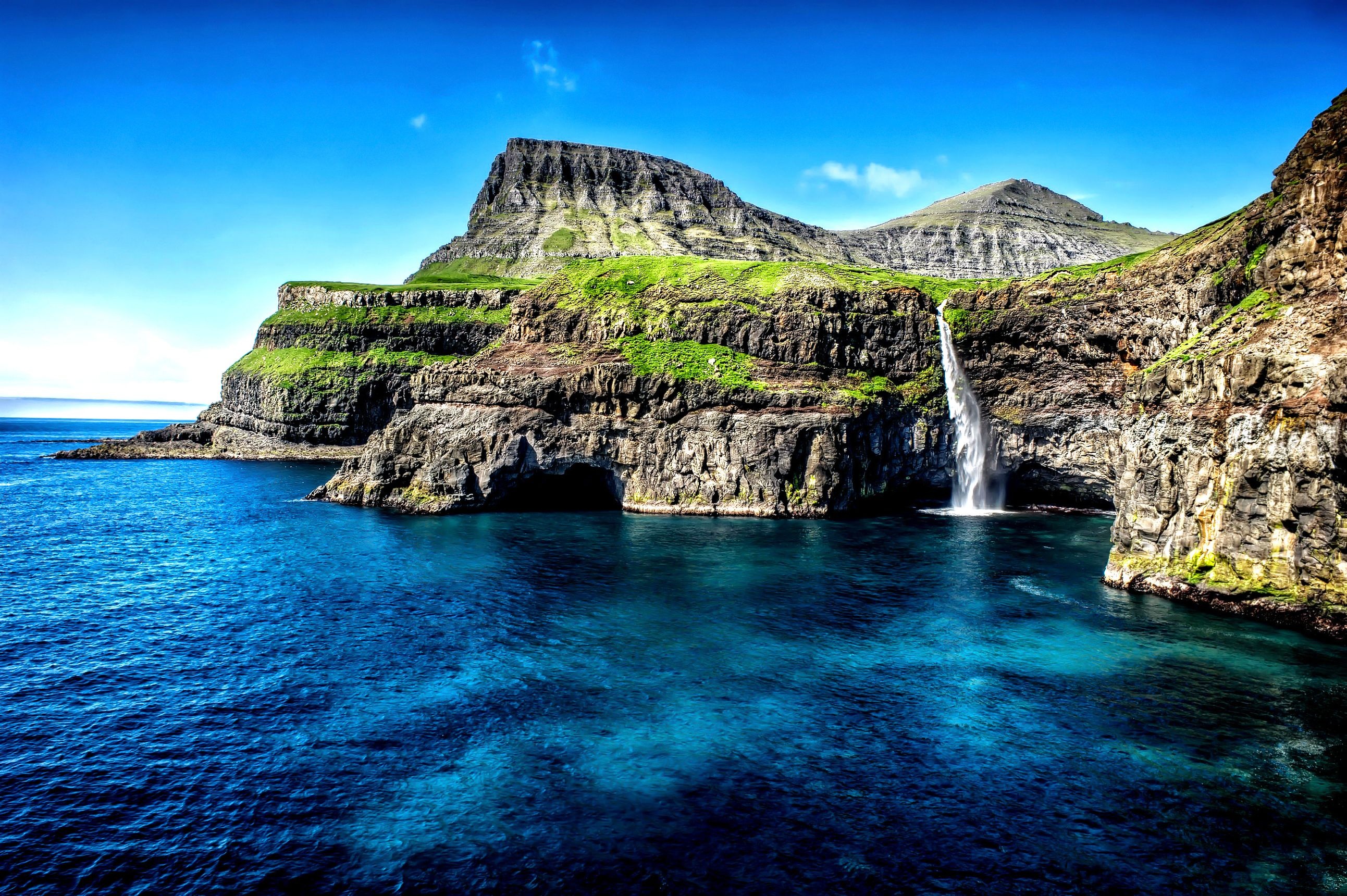 Hawaii desktop background, Free wallpapers, Waterfall wonders, Island paradise, 2590x1720 HD Desktop