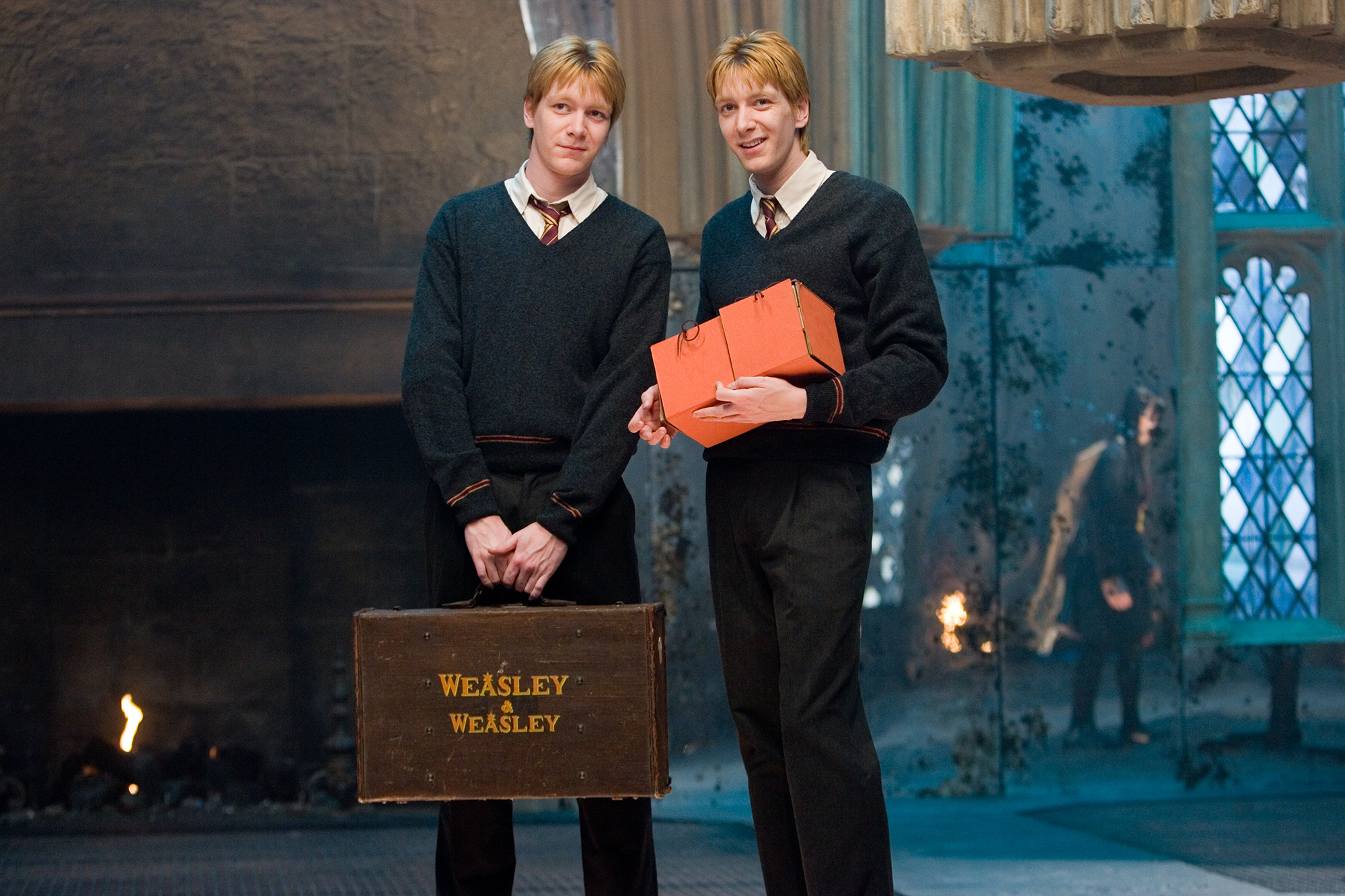 Fred Weasley, George Weasley, Weasley twins, Harry Potter characters, 2000x1340 HD Desktop