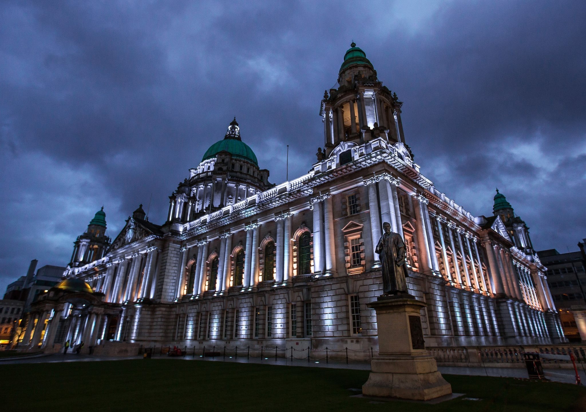 Northern Ireland landscapes, Iconic architecture, Belfast city hall, Evening illuminations, 2050x1440 HD Desktop