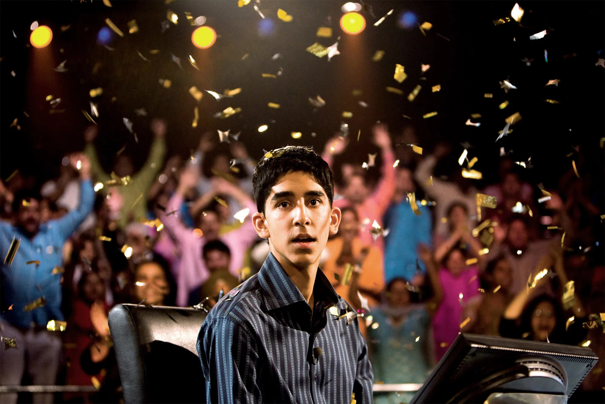Slumdog Millionaire: The film narrates the story of 18-year-old Jamal Malik from the Juhu slums of Mumbai. 2000x1340 HD Background.