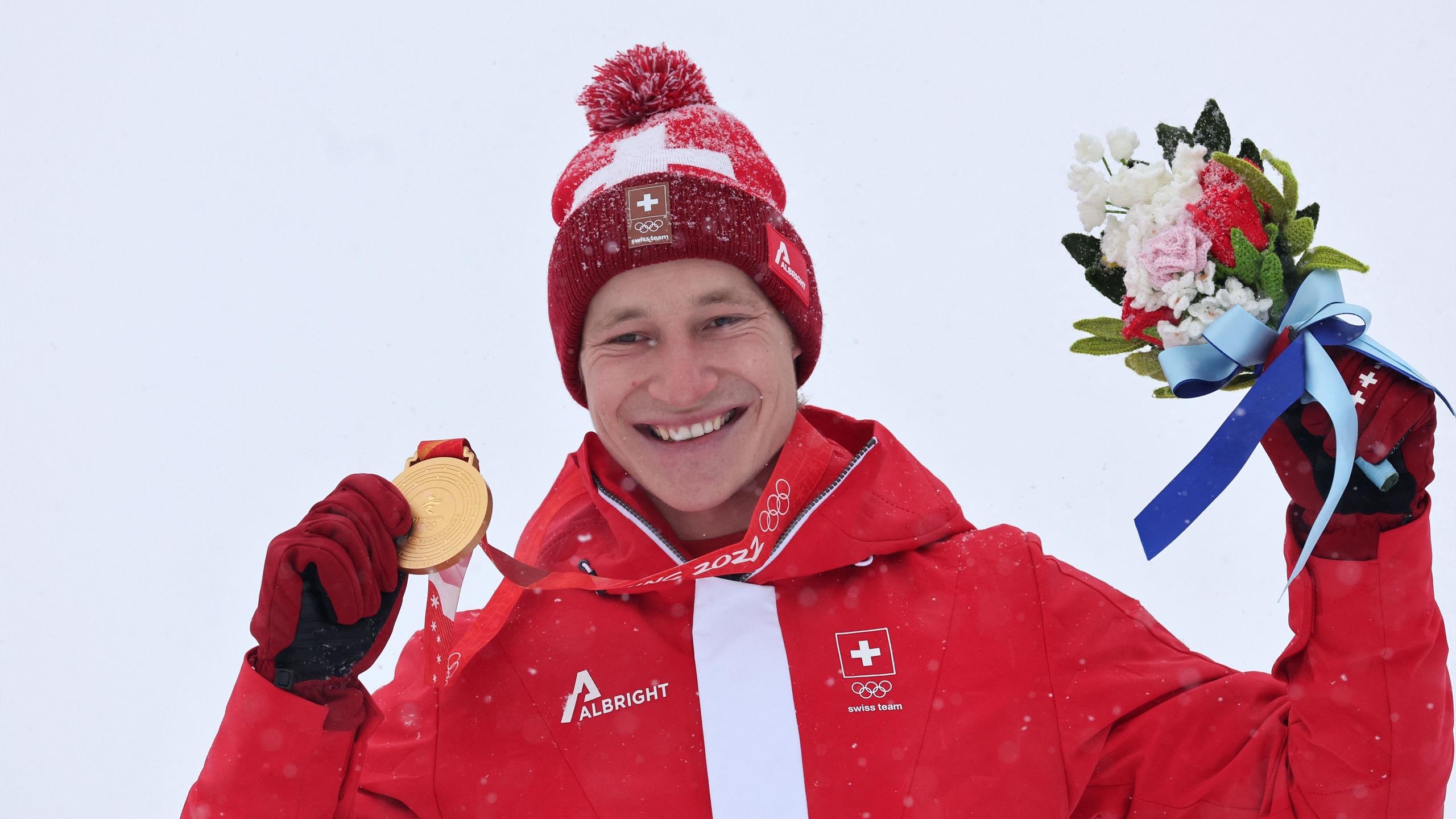 Marco Odermatt, Alpine skiing, Swiss pride, Victory lap, 2560x1440 HD Desktop