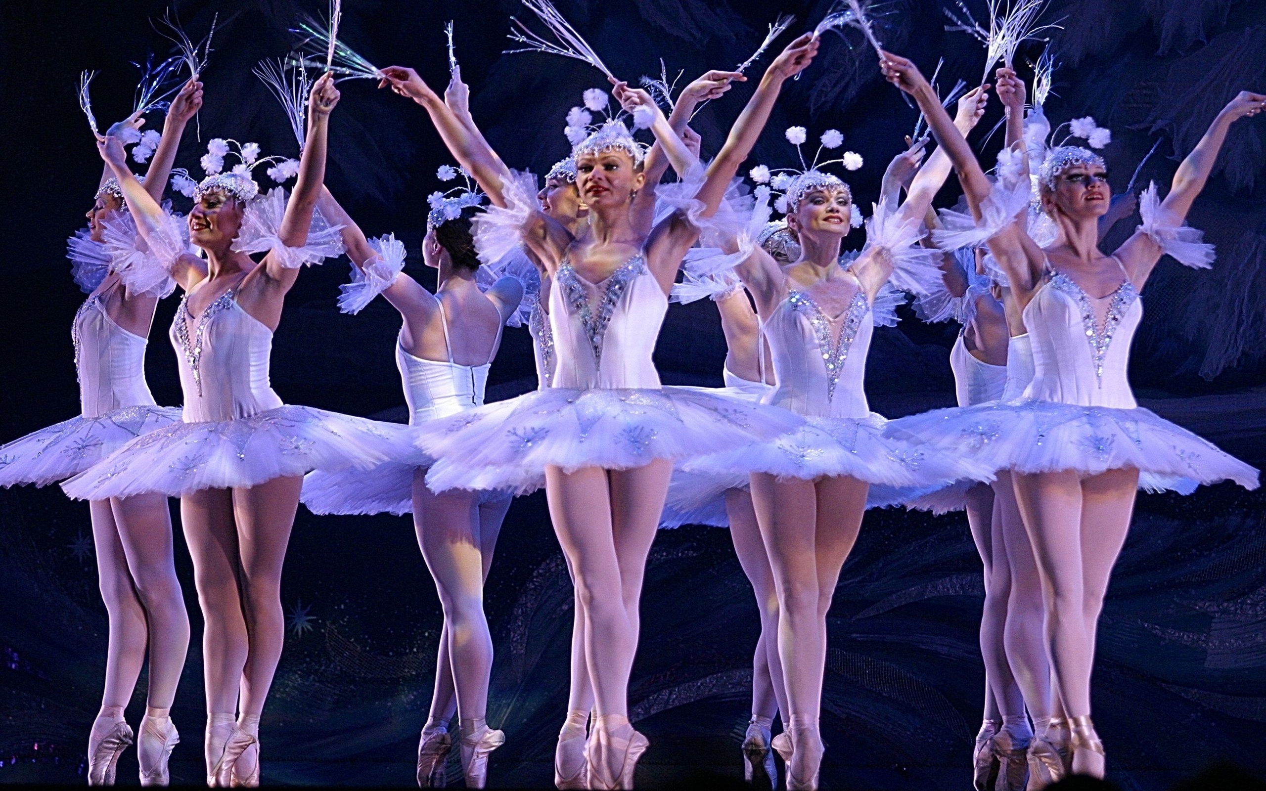 Ballet: Marianela Nunez, A principal dancer with The Royal Ballet, London. 2560x1600 HD Background.
