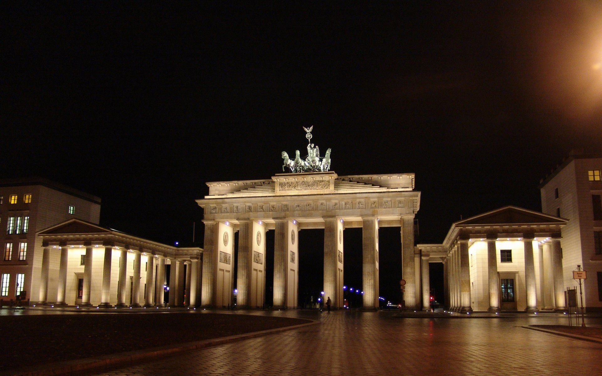 Brandenburg Gate, Iconic monument, Urban symbol, German history, 1920x1200 HD Desktop