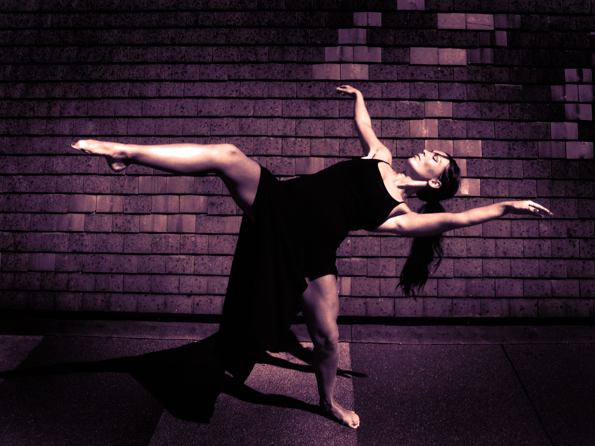 Contemporary Dance: Strong ballet-influenced leg movements, Improvisational elements, Innovative style. 2050x1540 HD Wallpaper.