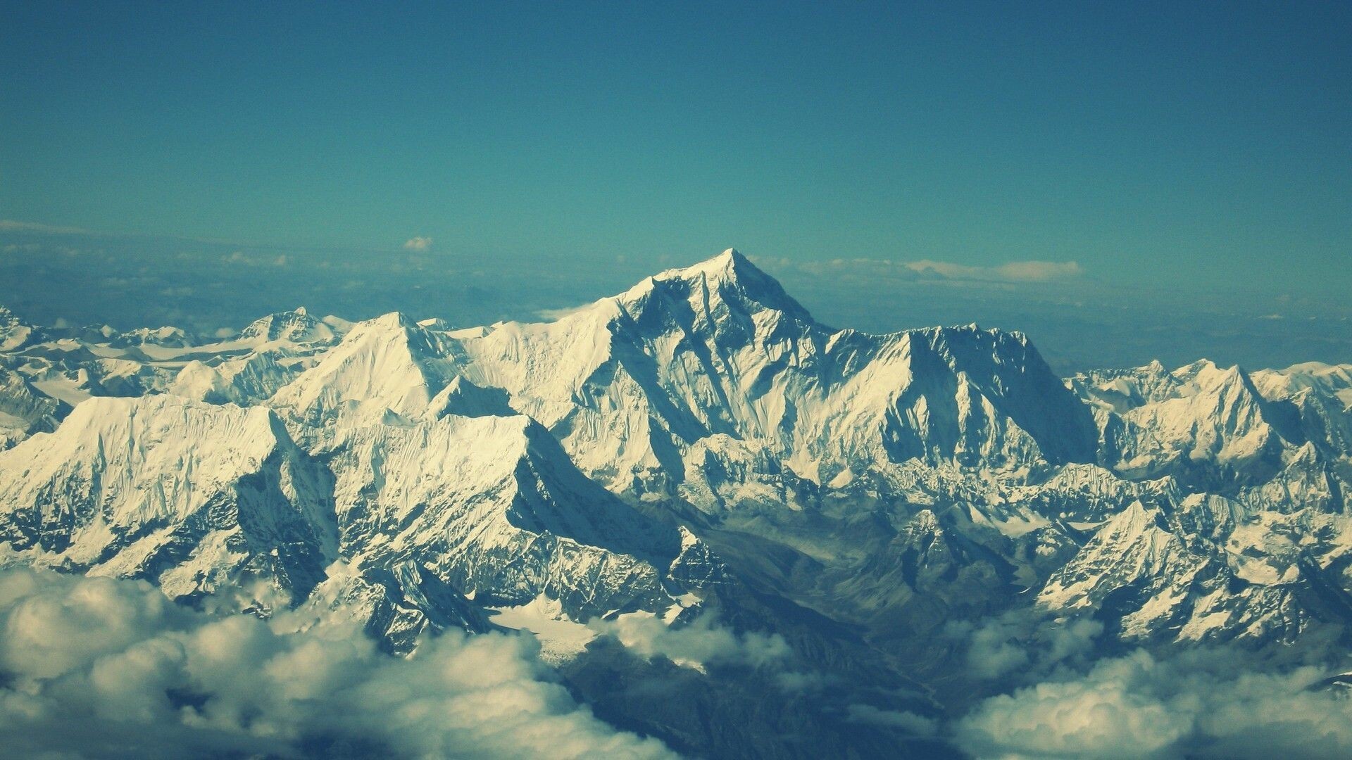 Mount Everest: The Mahalangur Himal sub-range of the Himalayas, Snowy peaks. 1920x1080 Full HD Wallpaper.