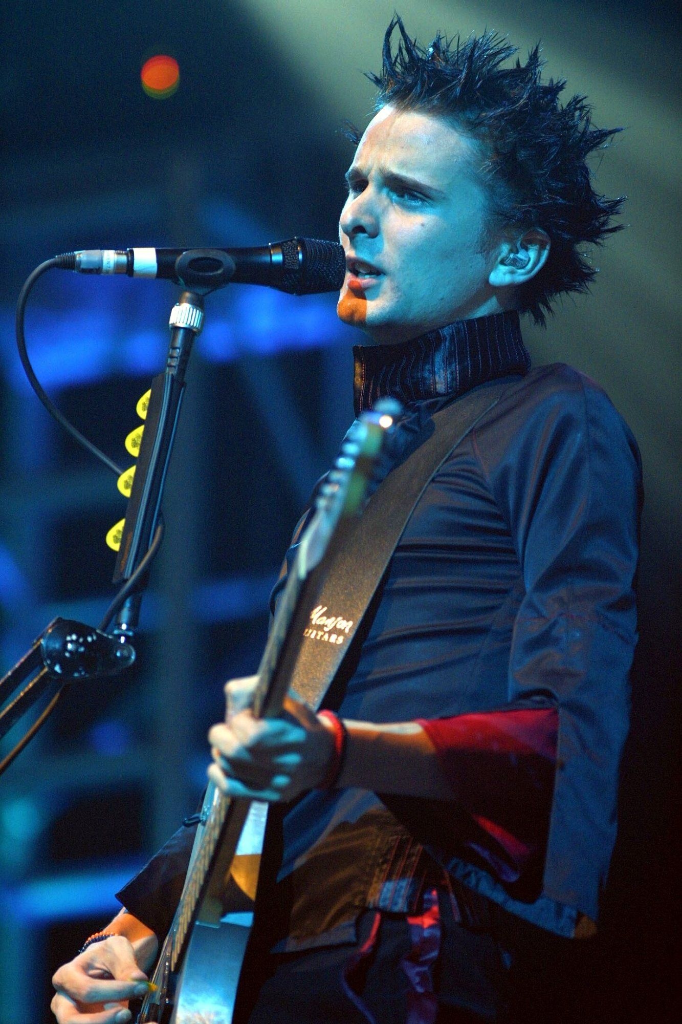 Matt Bellamy, Muse concert, Italy performance, Guitar emoji templates, 1340x2000 HD Handy