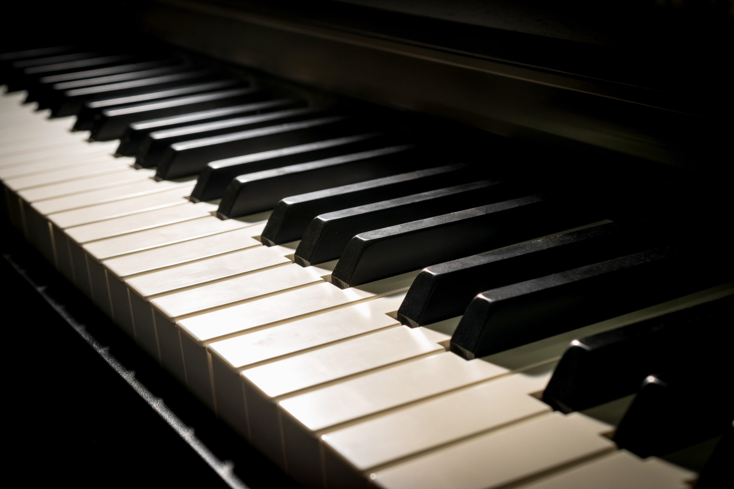 Grand Piano: Music instrument in which the sounds are produced by striking felt hammers on the strings with the keys. 2560x1710 HD Background.