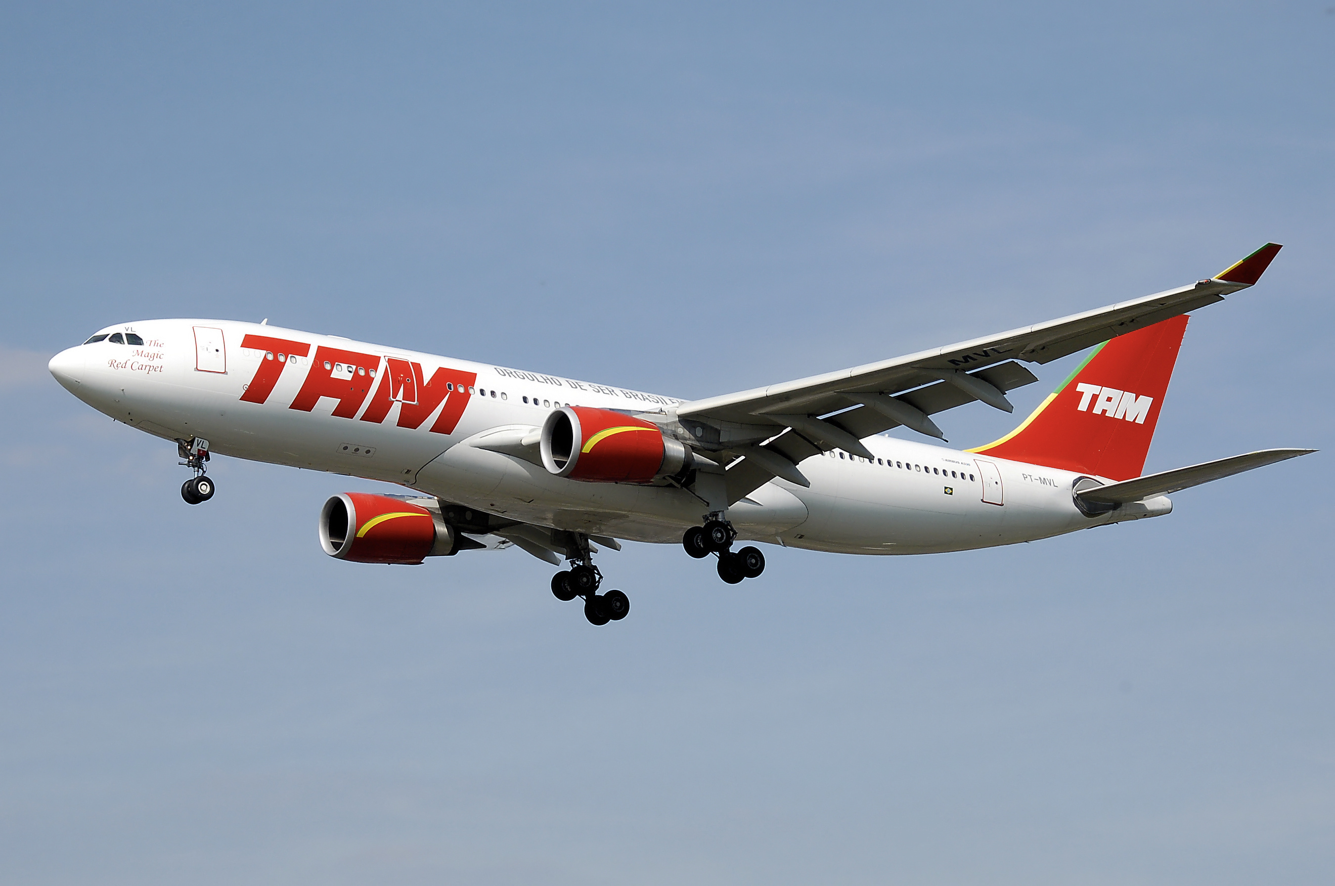 TAM Linhas Aereas, Brazilian airline, LATAM partnership, South American travel, 2700x1800 HD Desktop