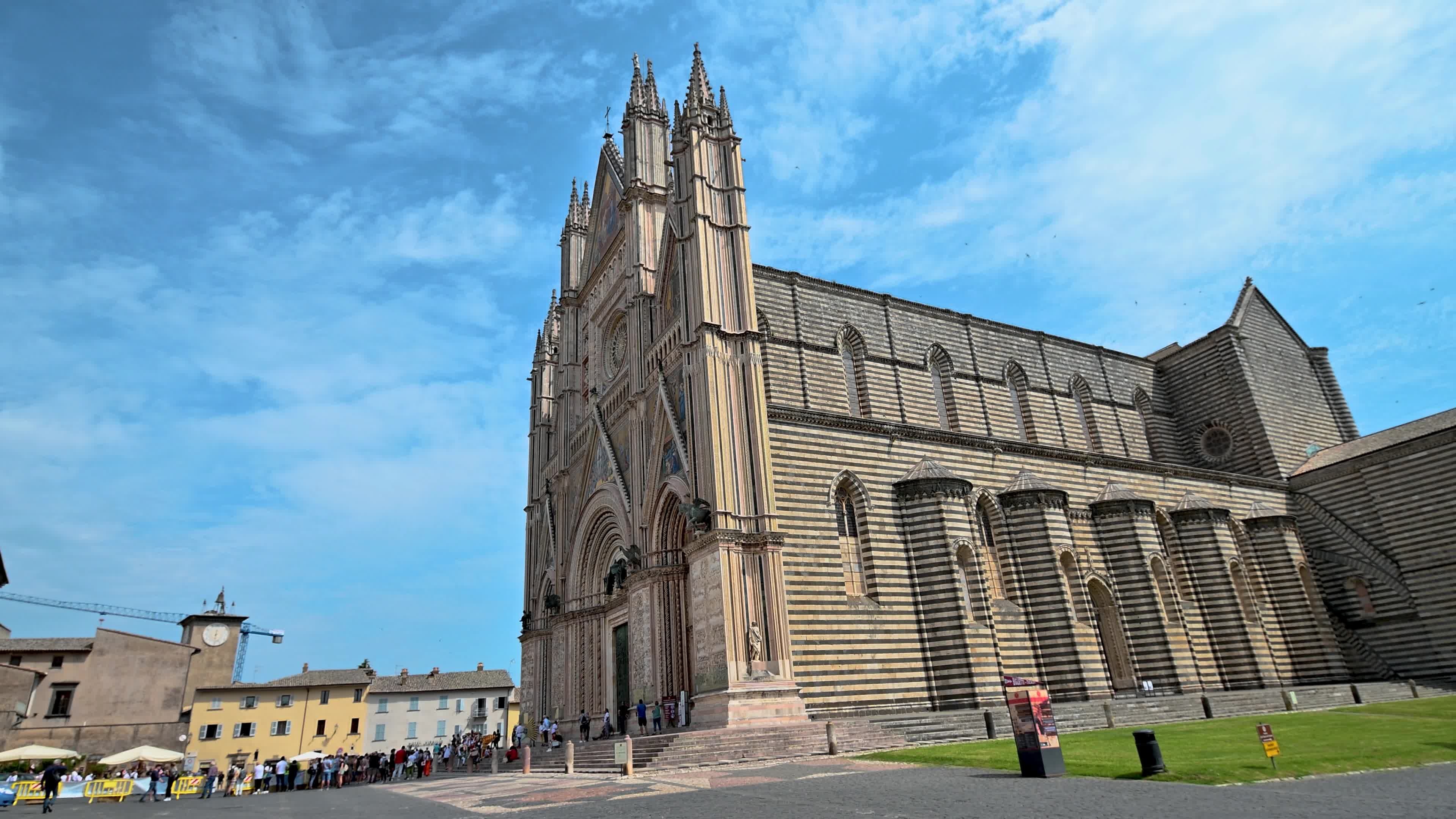 Cathedral: A large 14th-century Roman Catholic church dedicated to the Assumption of the Virgin Mary, Orvieto, Italy. 3840x2160 4K Wallpaper.