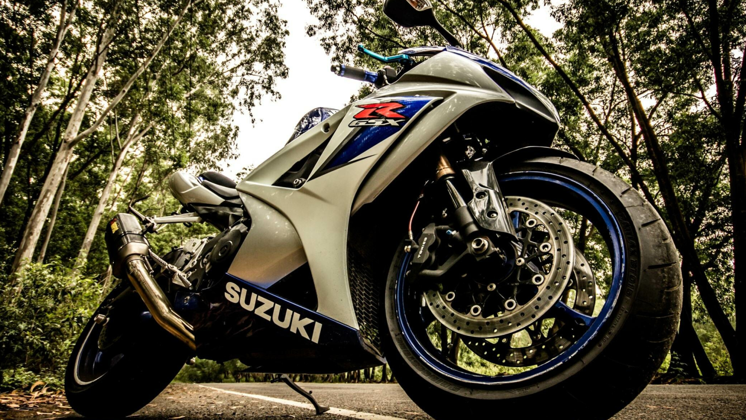 GSX-R: Gixxer 750, A sports motorcycle made by Suzuki, Bike. 2560x1440 HD Wallpaper.