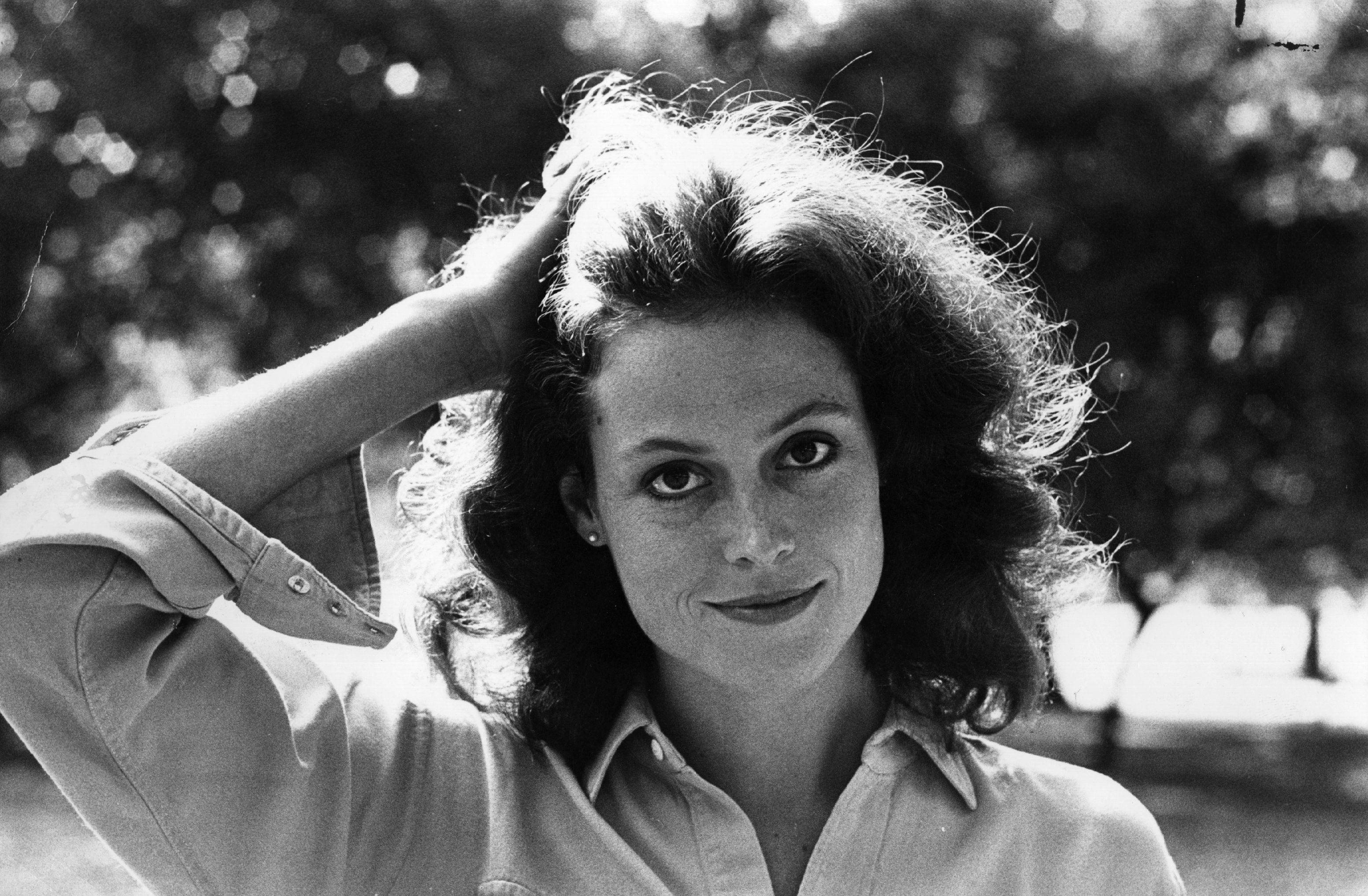 Sigourney Weaver: An American actress, A figure in science fiction and popular culture. 3110x2040 HD Wallpaper.