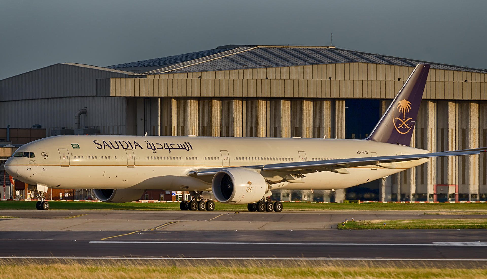 Saudi Arabian Airlines, Stunning photography, Visual delights, Aviation enthusiasts' collection, 1920x1100 HD Desktop