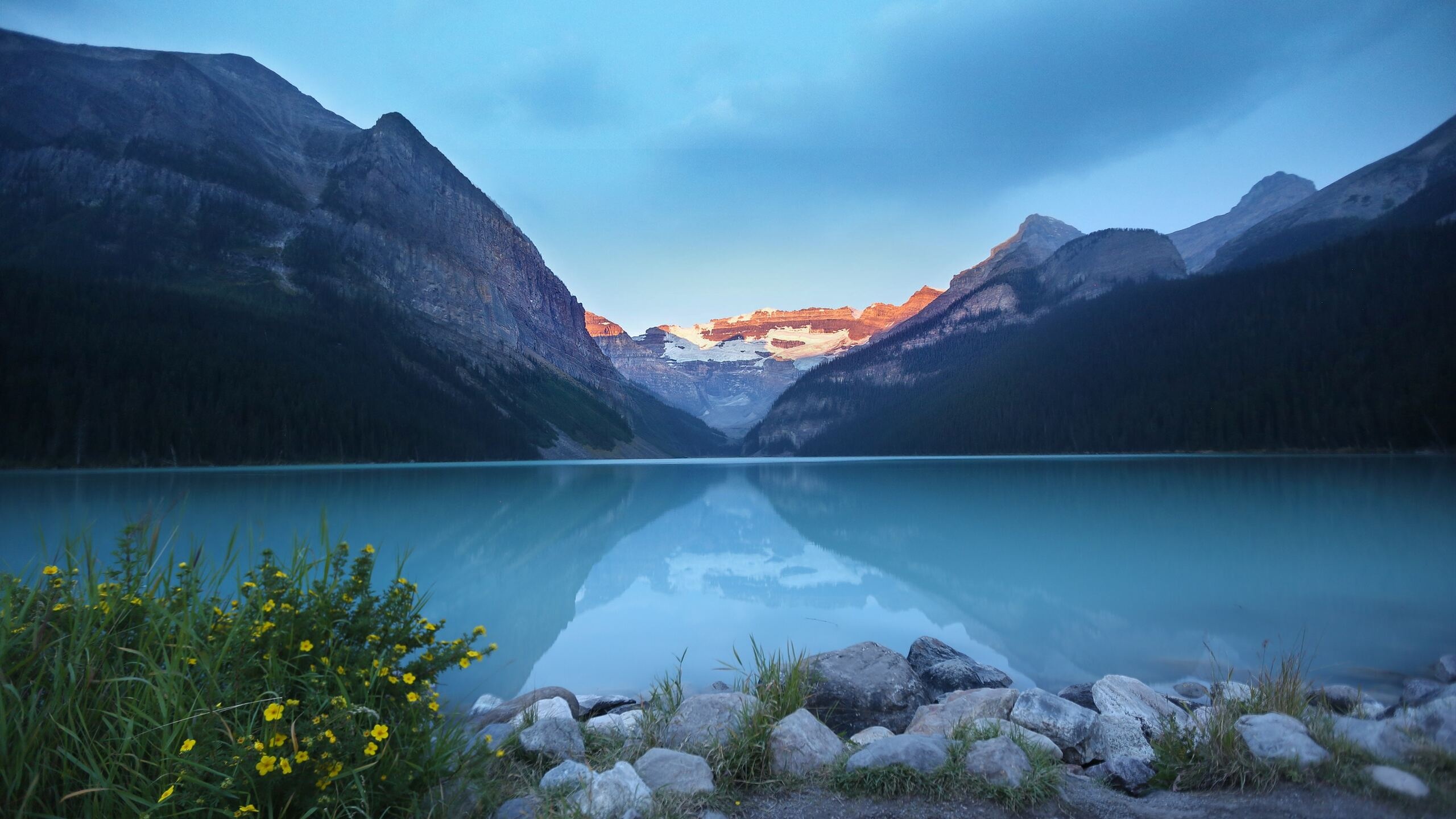 Lake Louise Canada view, 4K wallpapers, 2560x1440 HD Desktop