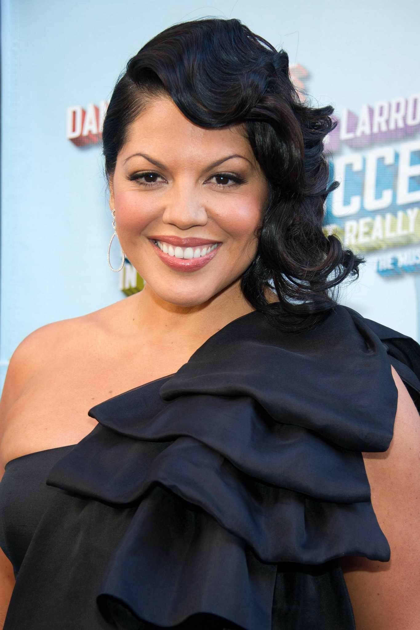Sara Ramirez: Took the role of Felecia in the 2001 Broadway production of Edward Kleban's A Class Act. 1370x2050 HD Background.