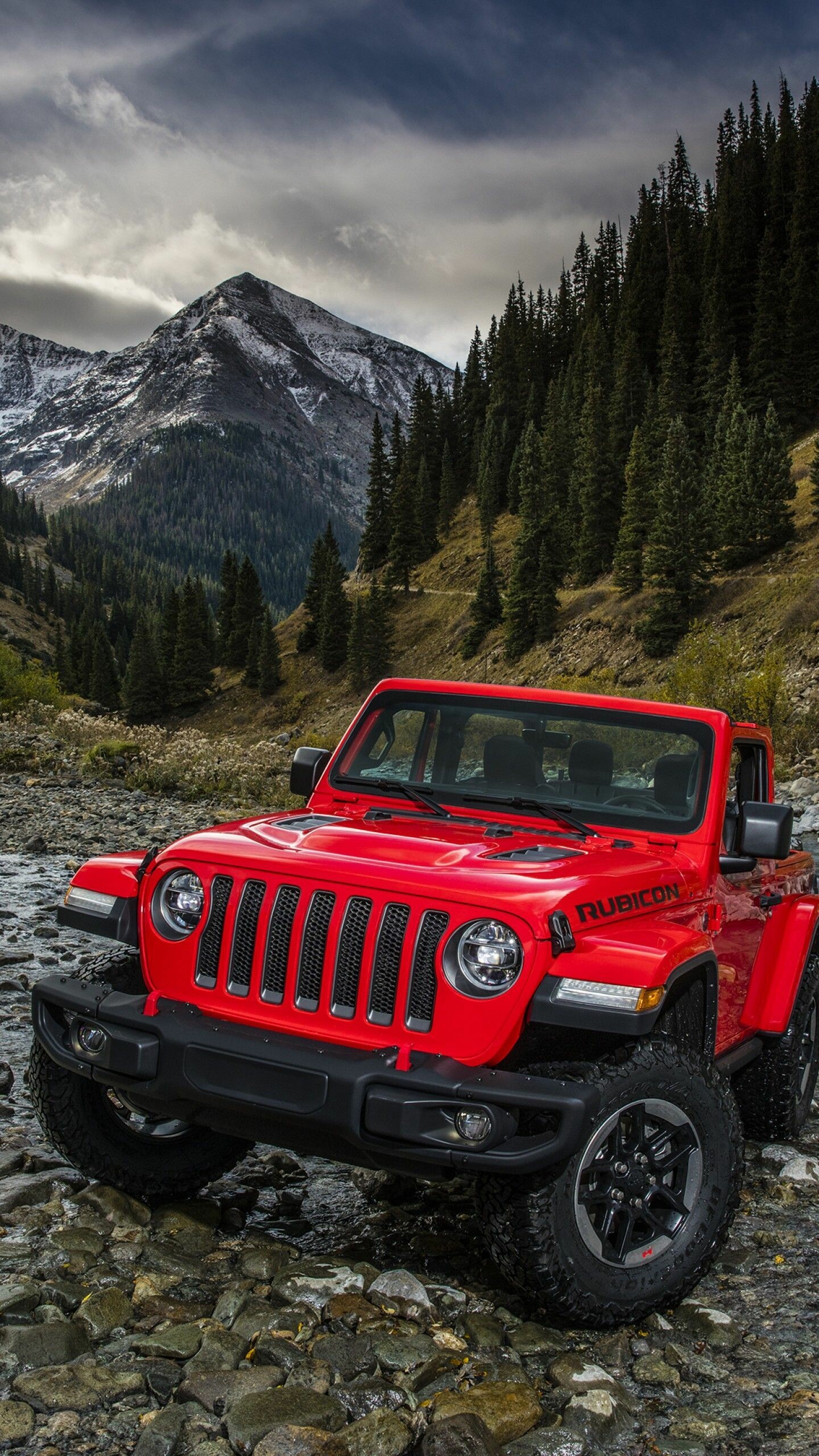 Jeep: The upgraded Rubicon model of the JK Wrangler is equipped with electronically activated locking differentials, Dana 44 axles front and rear with 4.10 gears, a 4:1 transfer case, an electronic sway bar disconnect, and heavy-duty suspension. 1440x2560 HD Background.