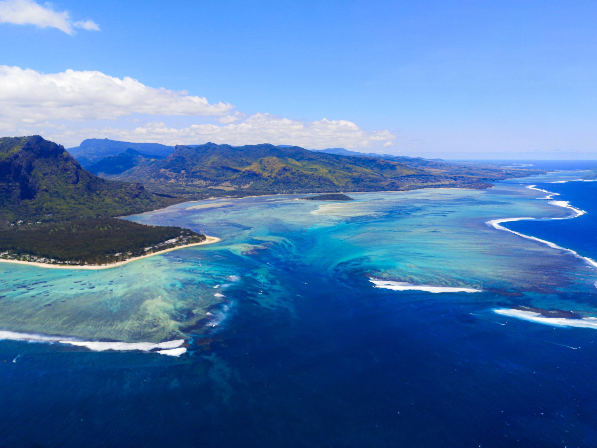 Mauritius Island, Underwater waterfall, Le Morne flight, Connecting beauty, 2500x1880 HD Desktop
