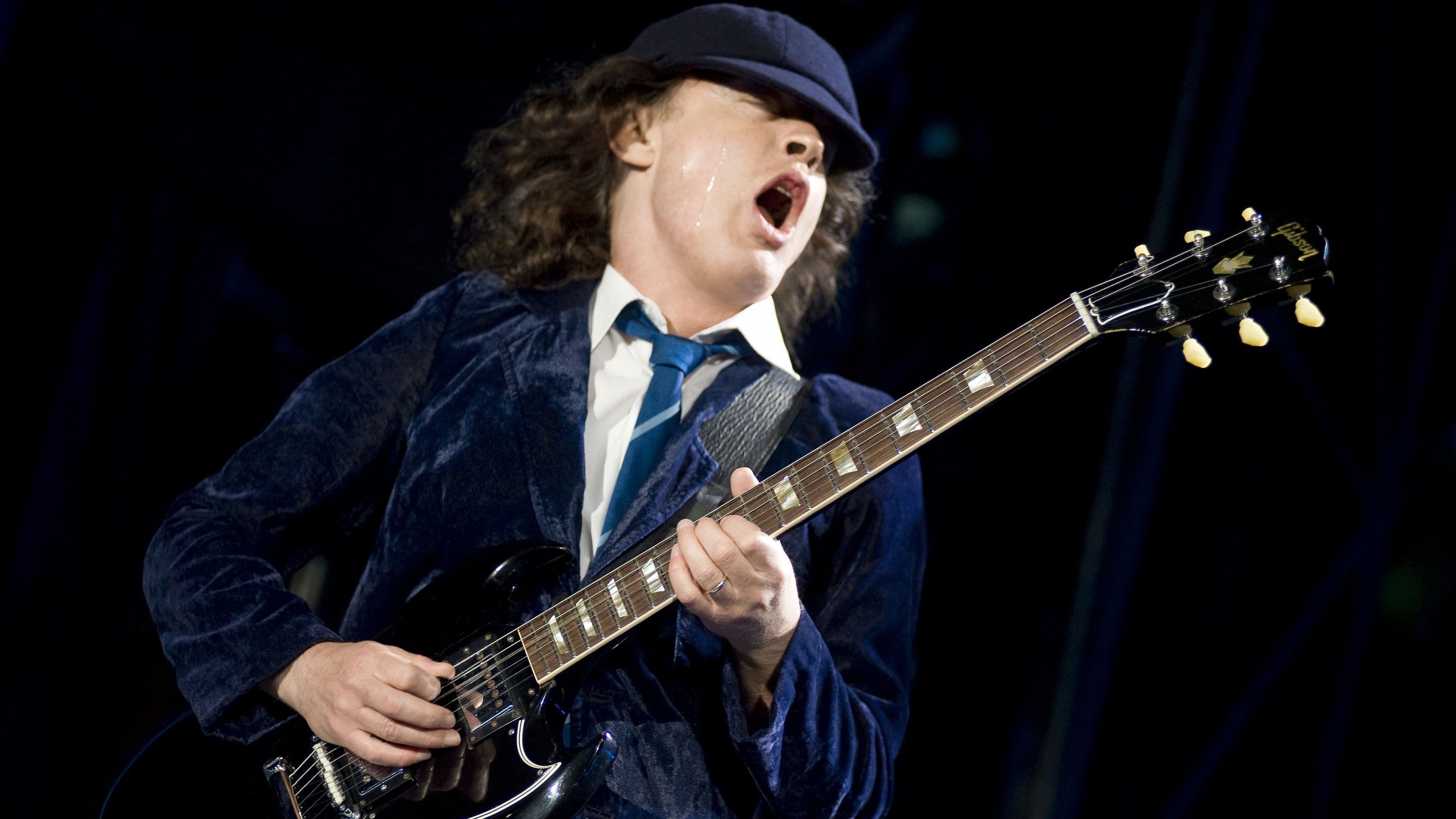 Angus Young, Legendary guitarist, Rock and roll icon, Guitar virtuoso, 3840x2160 4K Desktop