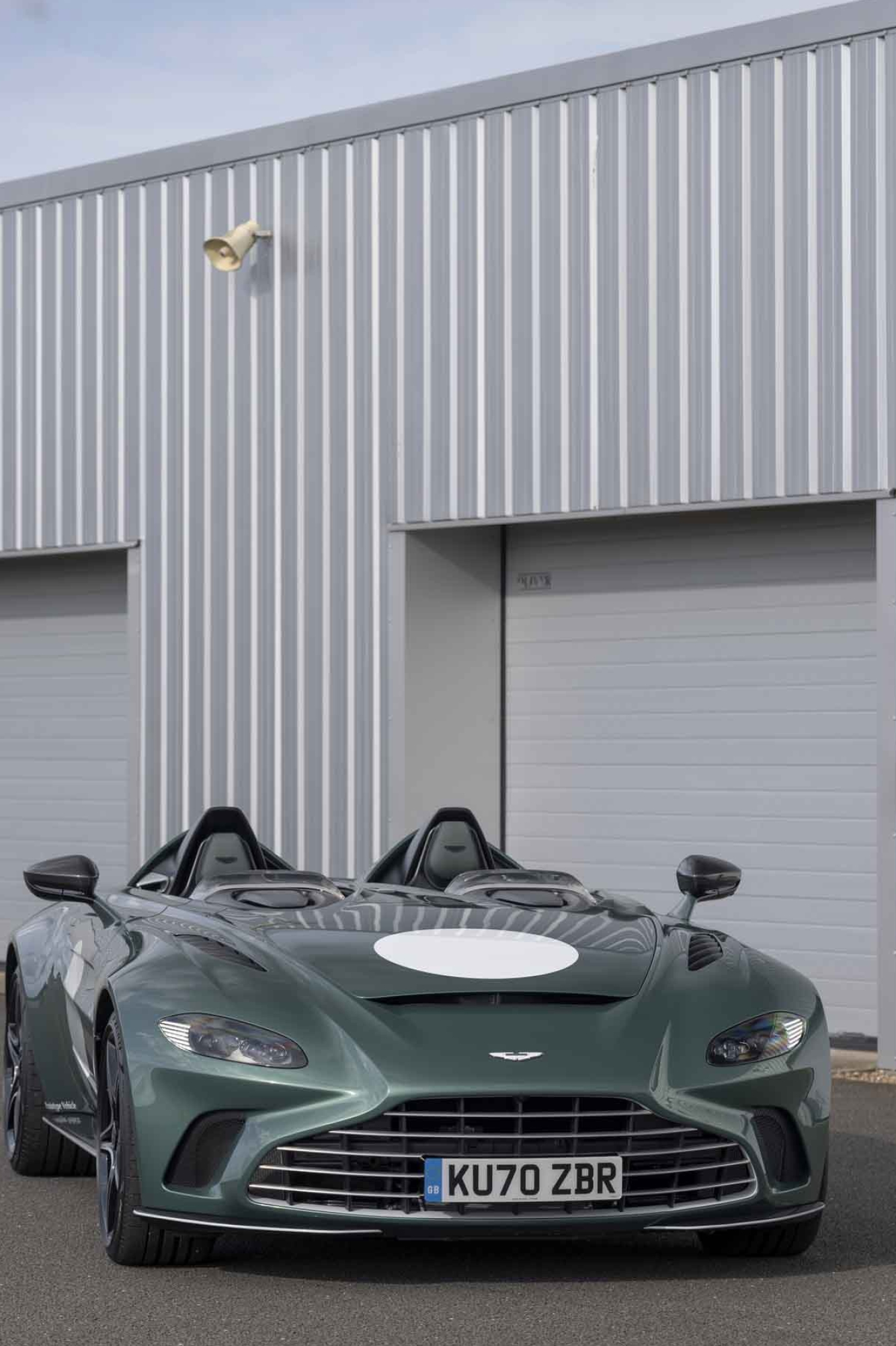 Aston Martin Speedster, Exclusive limited edition, Thrilling driving experience, 1340x2000 HD Handy
