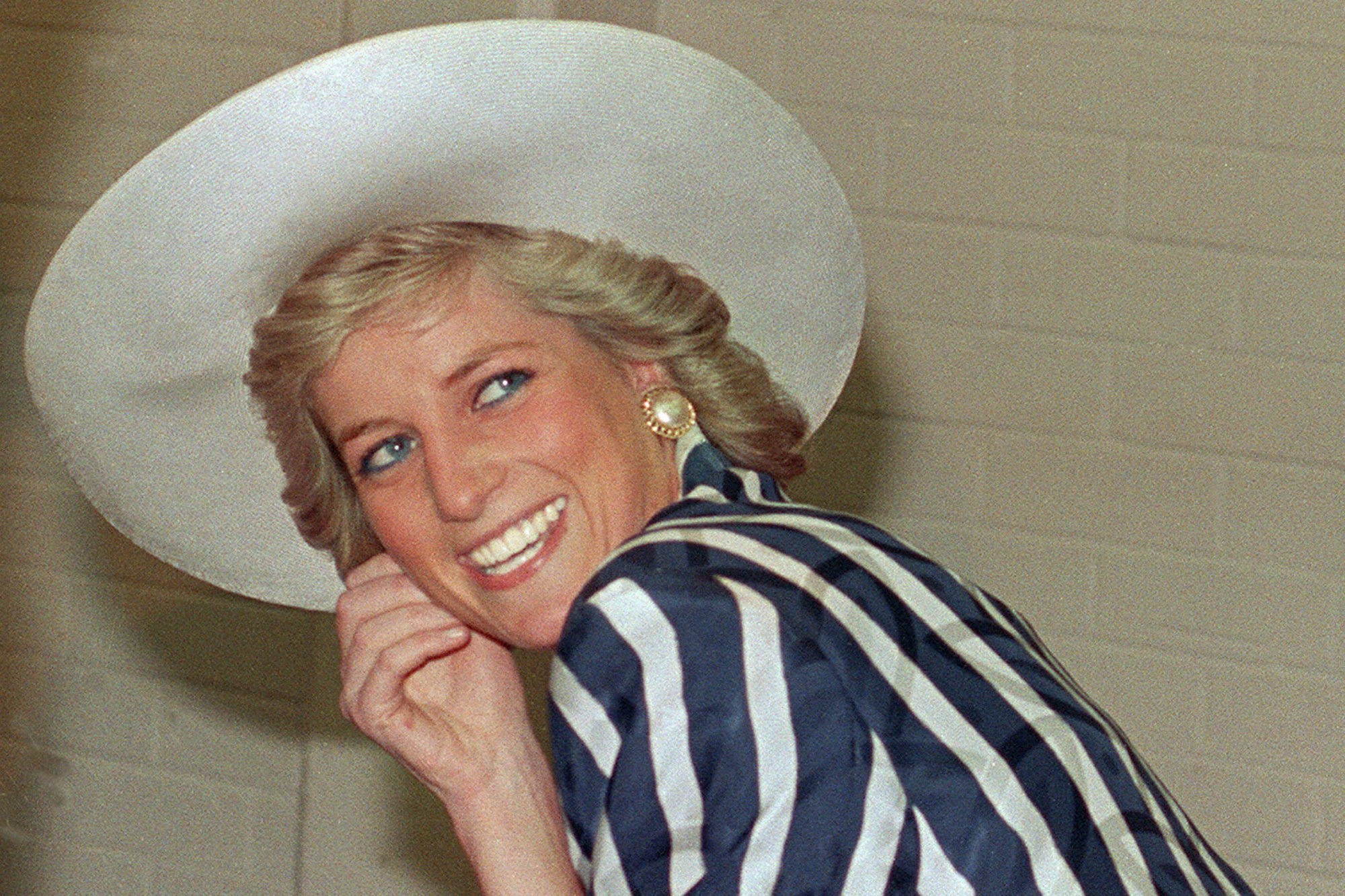 Princess Diana: The first-ever royal bride to have had a paying job ahead of her engagement to an heir. 2000x1340 HD Wallpaper.