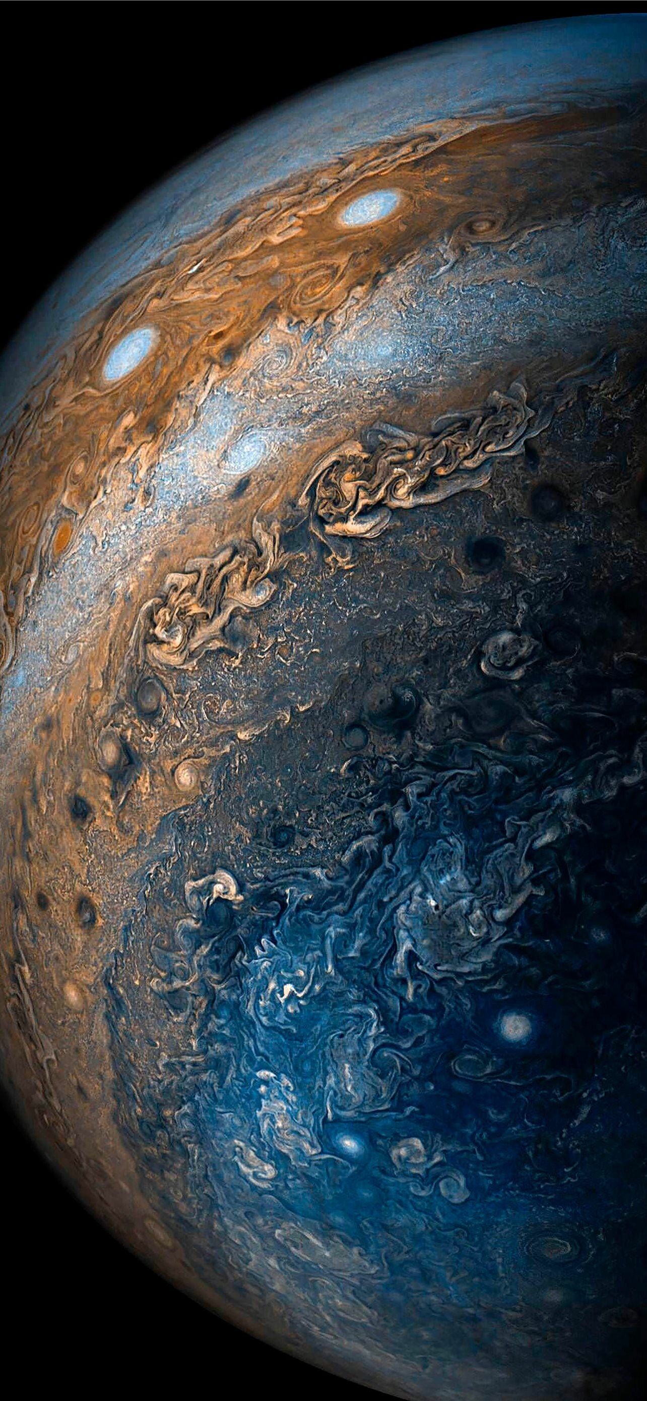 Outer Space: Jupiter, the fifth planet from the Sun and the largest in the Solar System. 1290x2780 HD Background.
