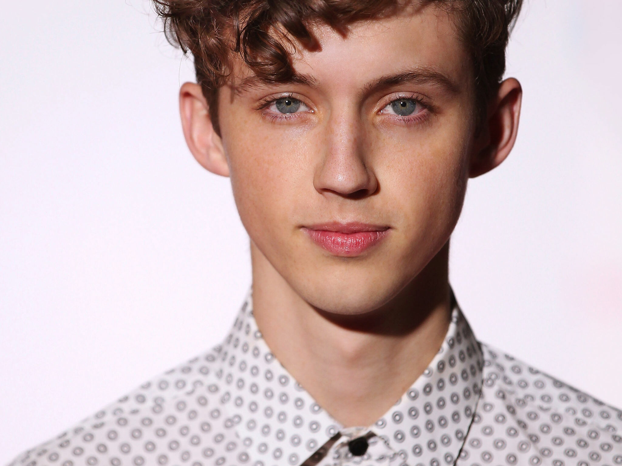 Troye Sivan: "Talk Me Down" was released as a promotional single on 16 October 2015. 2050x1540 HD Wallpaper.