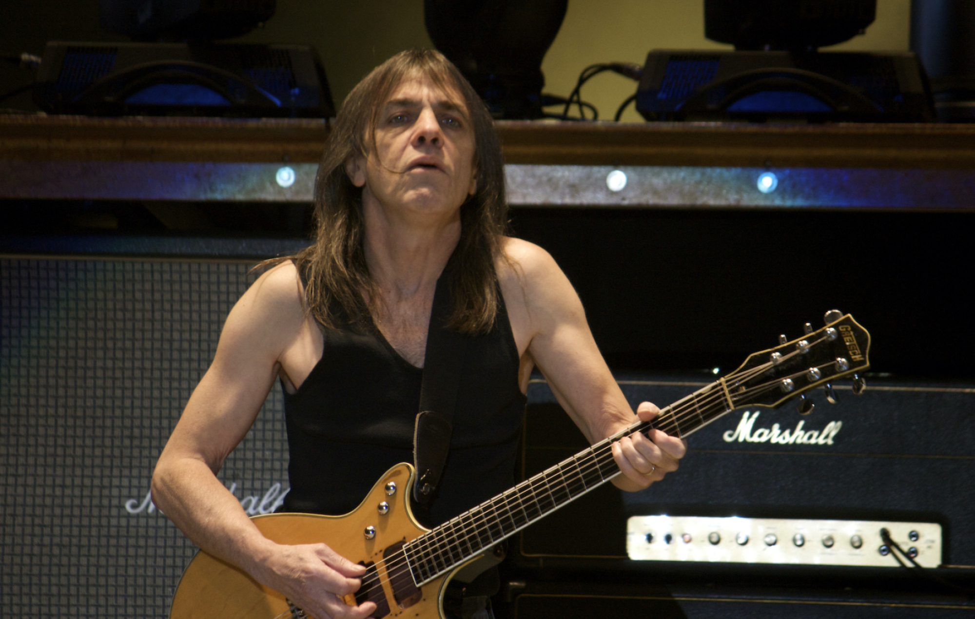 Malcolm Young, Cliff Williams' hope, Malcolm's presence, Music news, 2000x1270 HD Desktop