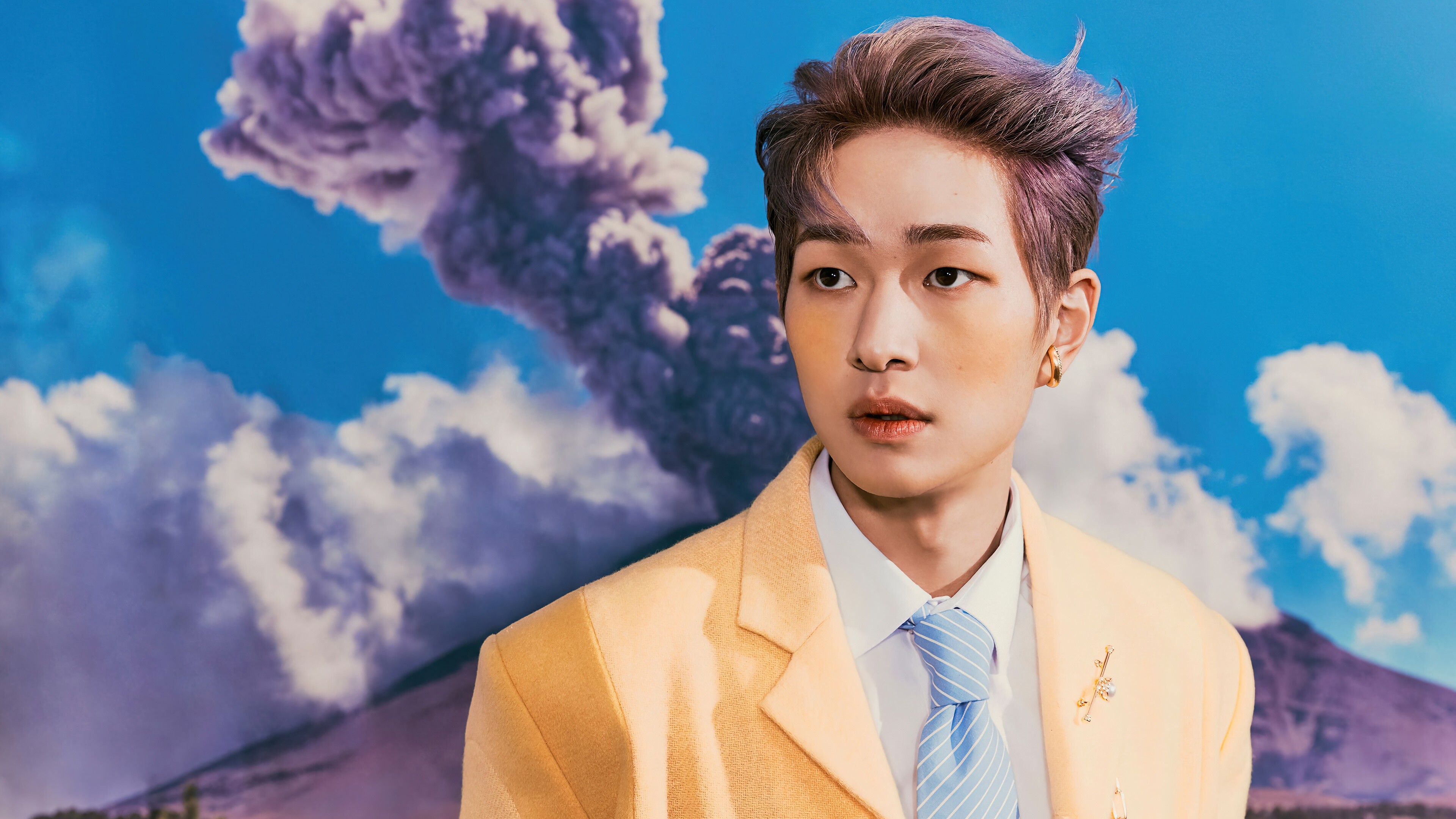 SHINee: Lee Jin-ki, better known by his stage name Onew, Don't call me. 3840x2160 4K Wallpaper.