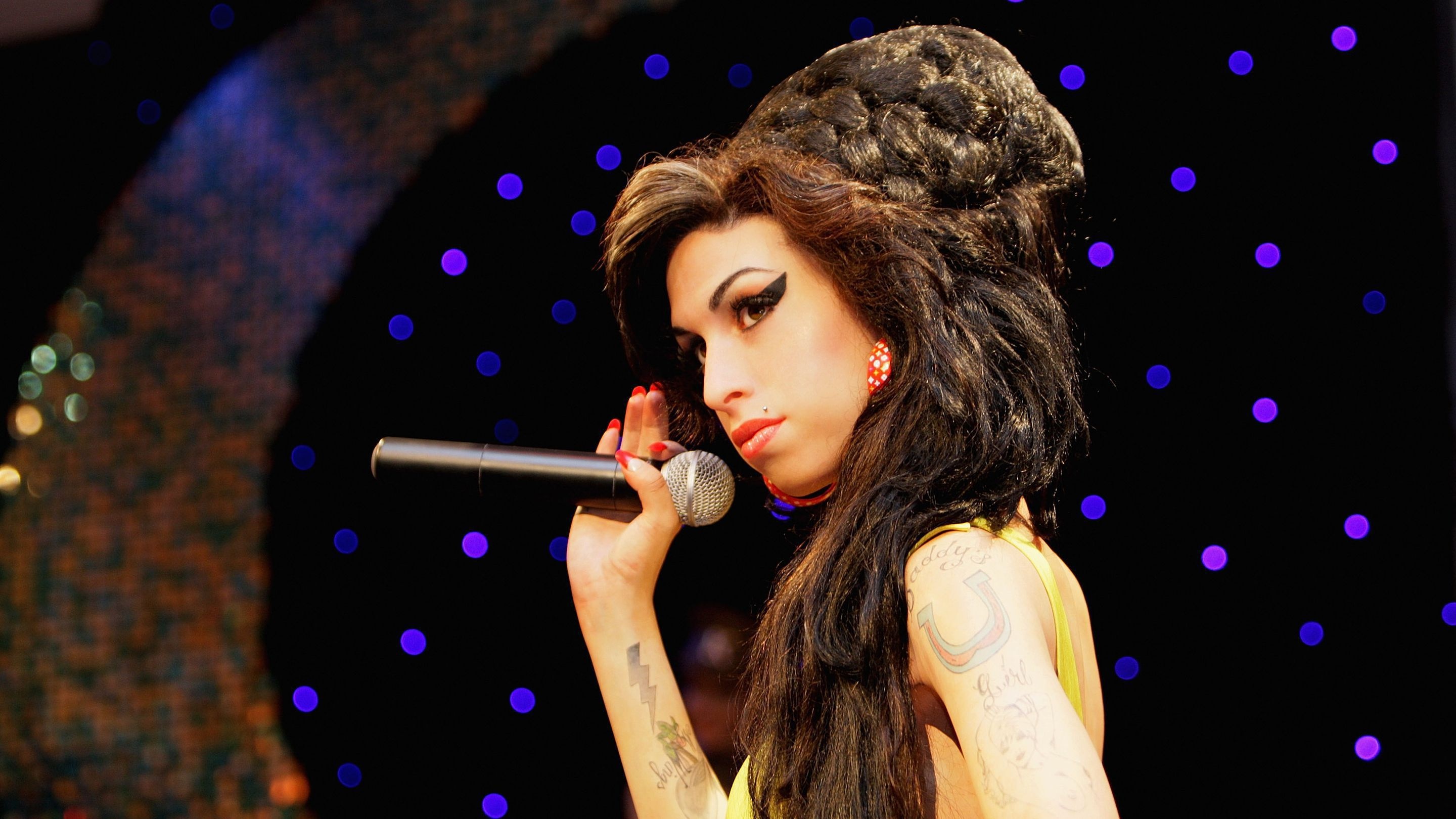Amy Winehouse, Phone and desktop wallpapers, Picture-perfect photos, 2880x1620 HD Desktop