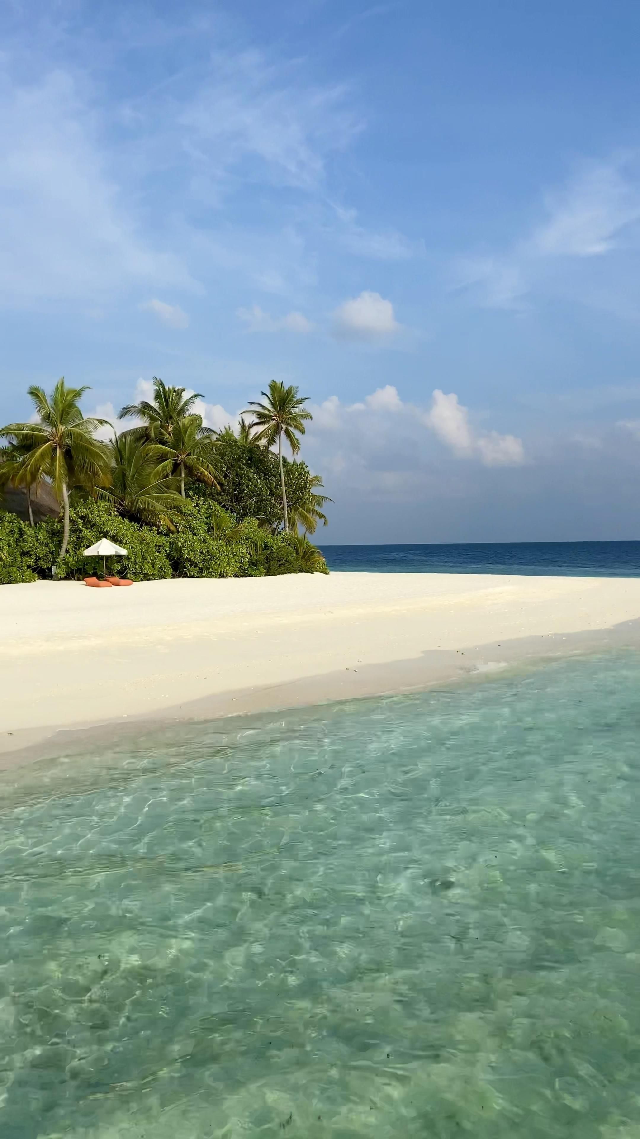 Mirihi island, Maledives paradise, Luxury getaway, Tropical heaven, 2160x3840 4K Phone