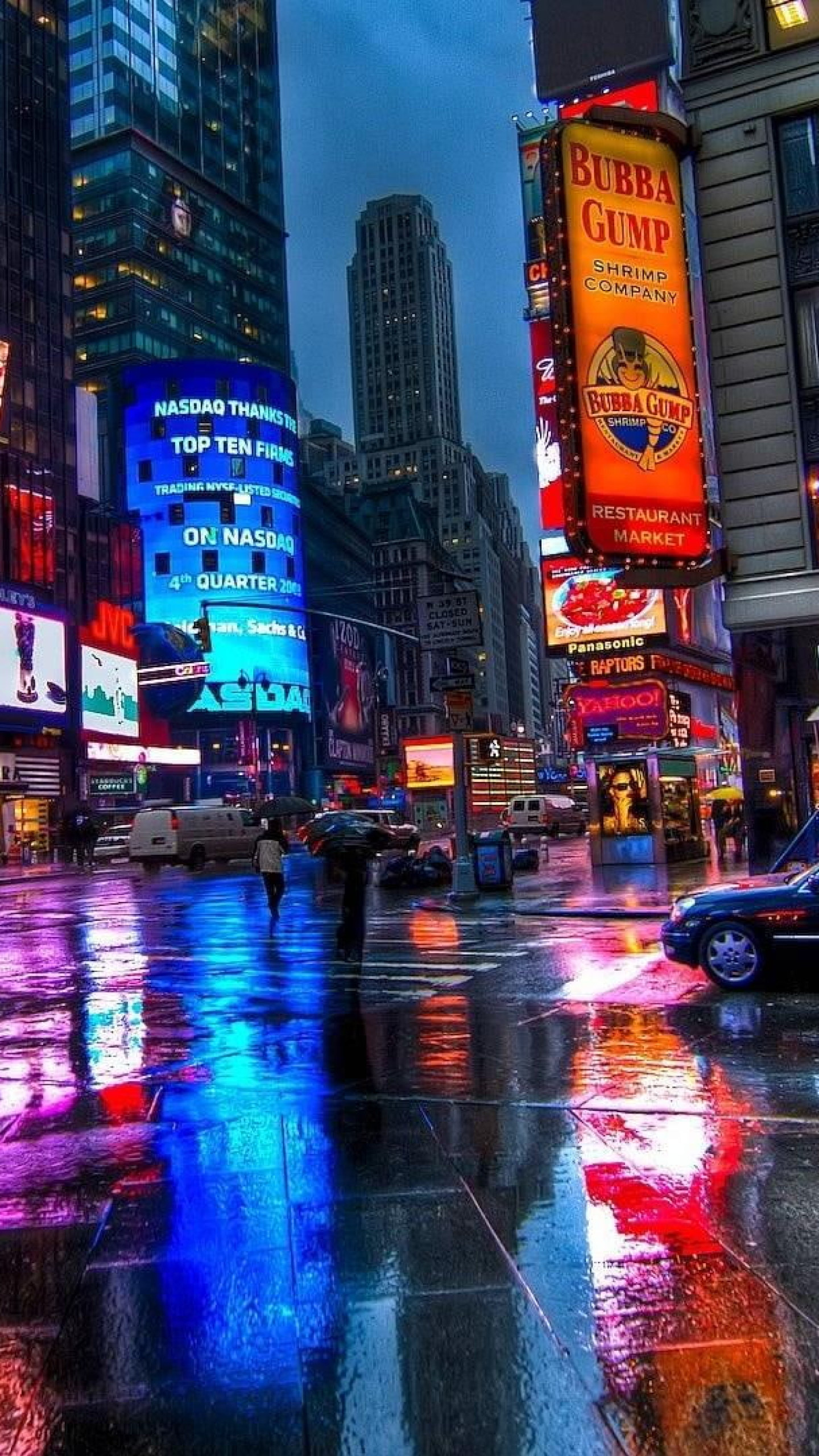 Reflektierende Leuchtreklamen in Manhattan, 1440x2560 HD Handy
