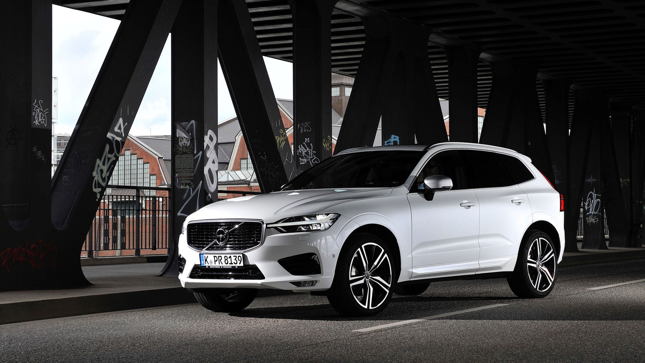 Volvo XC60, Pickootech review, Expert analysis, In-depth insights, 2560x1440 HD Desktop