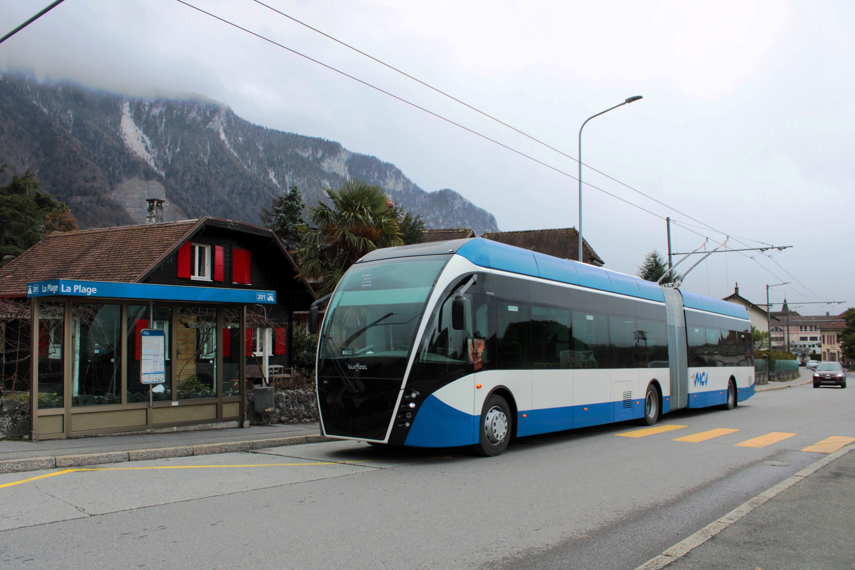 Trolleybus, Modern city transport, Sustainable commuting, Efficient public transit, 2880x1920 HD Desktop