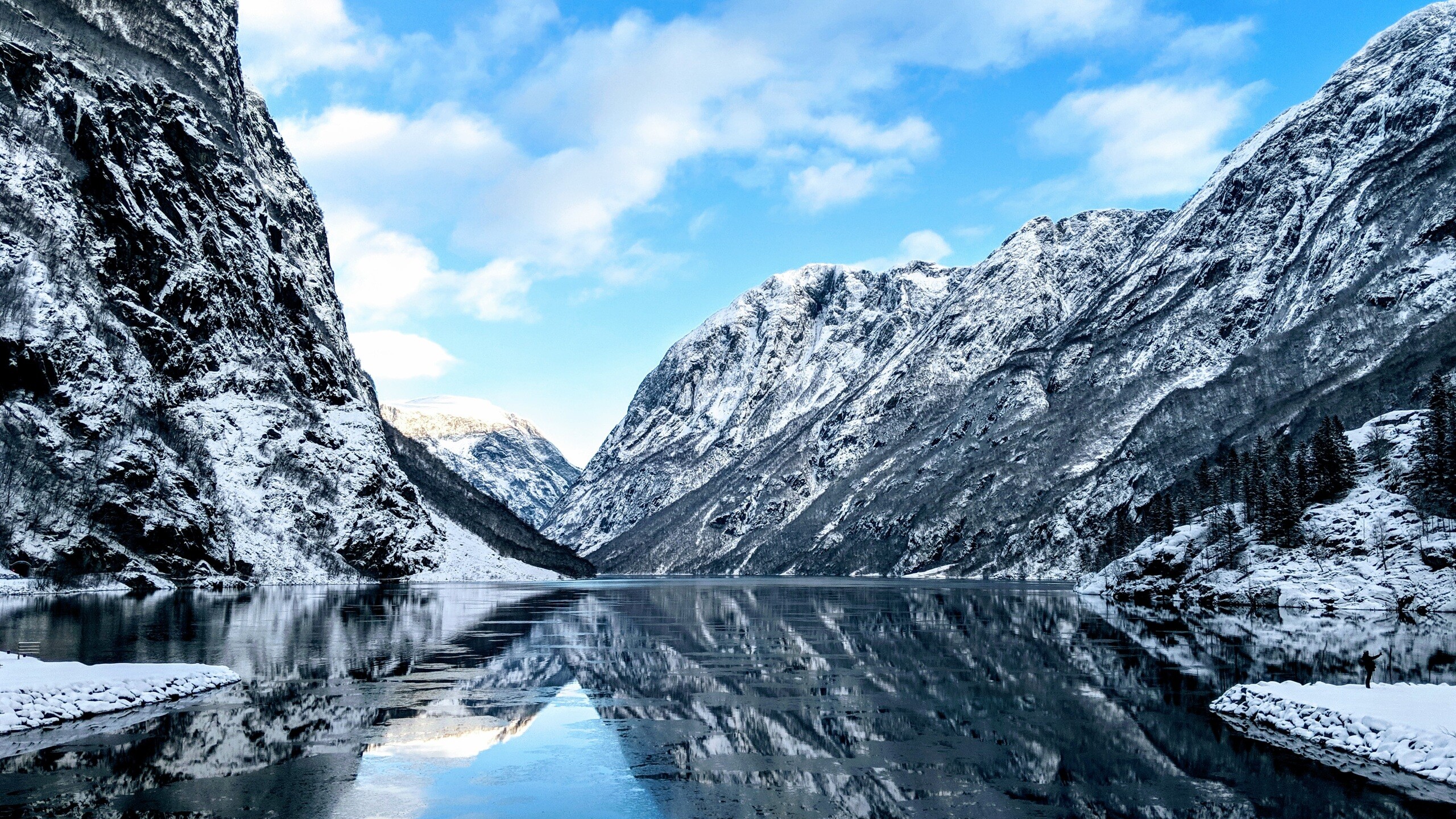 Norway: The country has the second-highest Human Development Index ranking in the world. 2560x1440 HD Background.