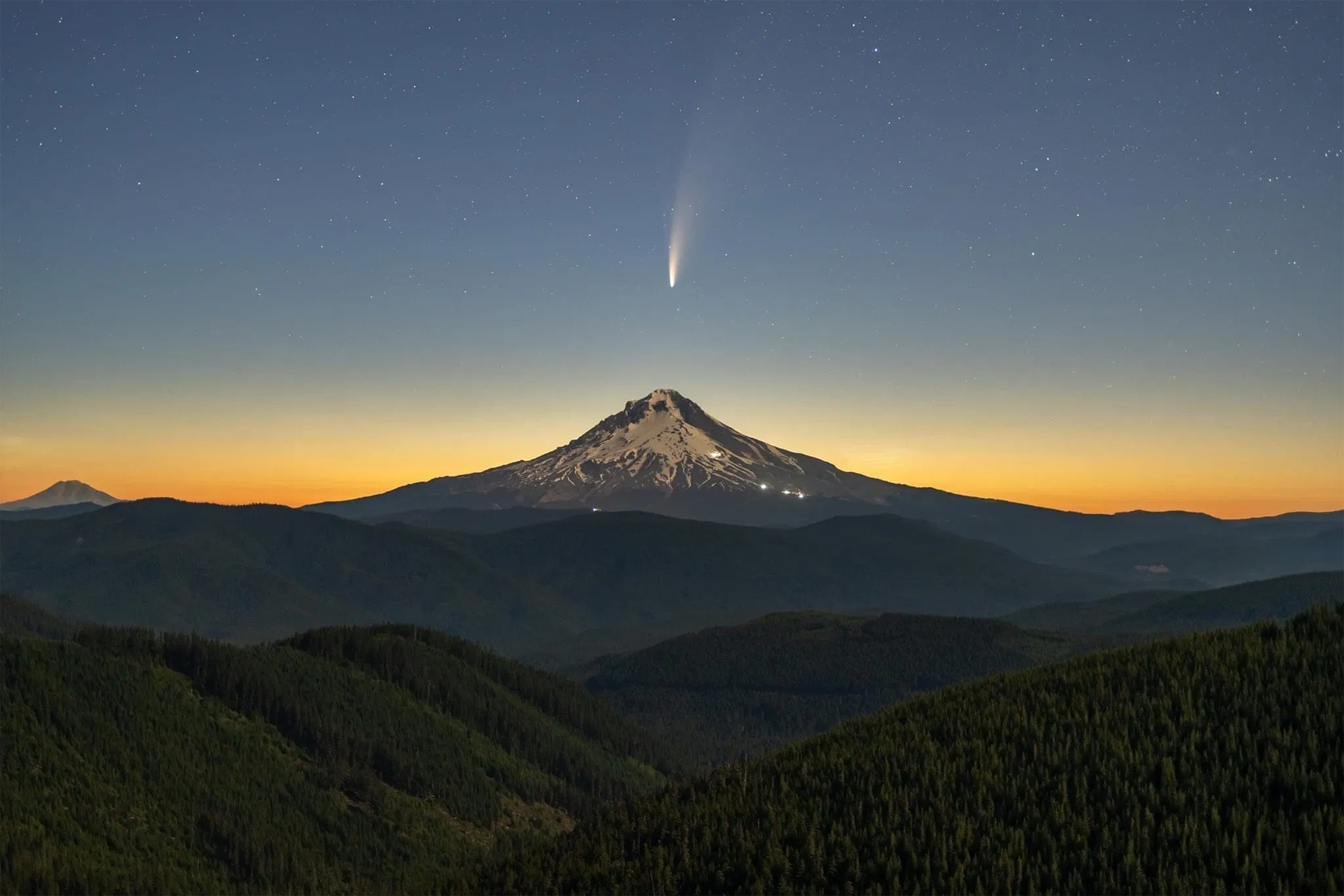 Mount Hood, Oregon, bright comet neowise, 2000x1340 HD Desktop