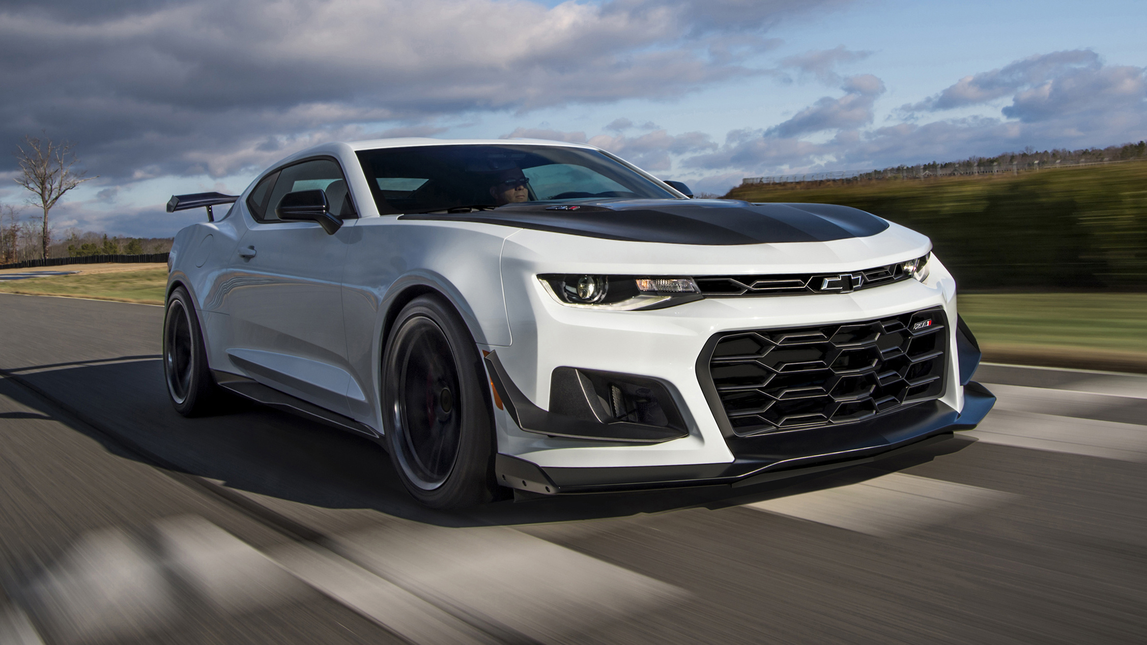 Chevy Camaro ZL1 1LE, Ten-speed gearbox, Power and precision, High-performance upgrade, Ultimate driving experience, 2260x1270 HD Desktop