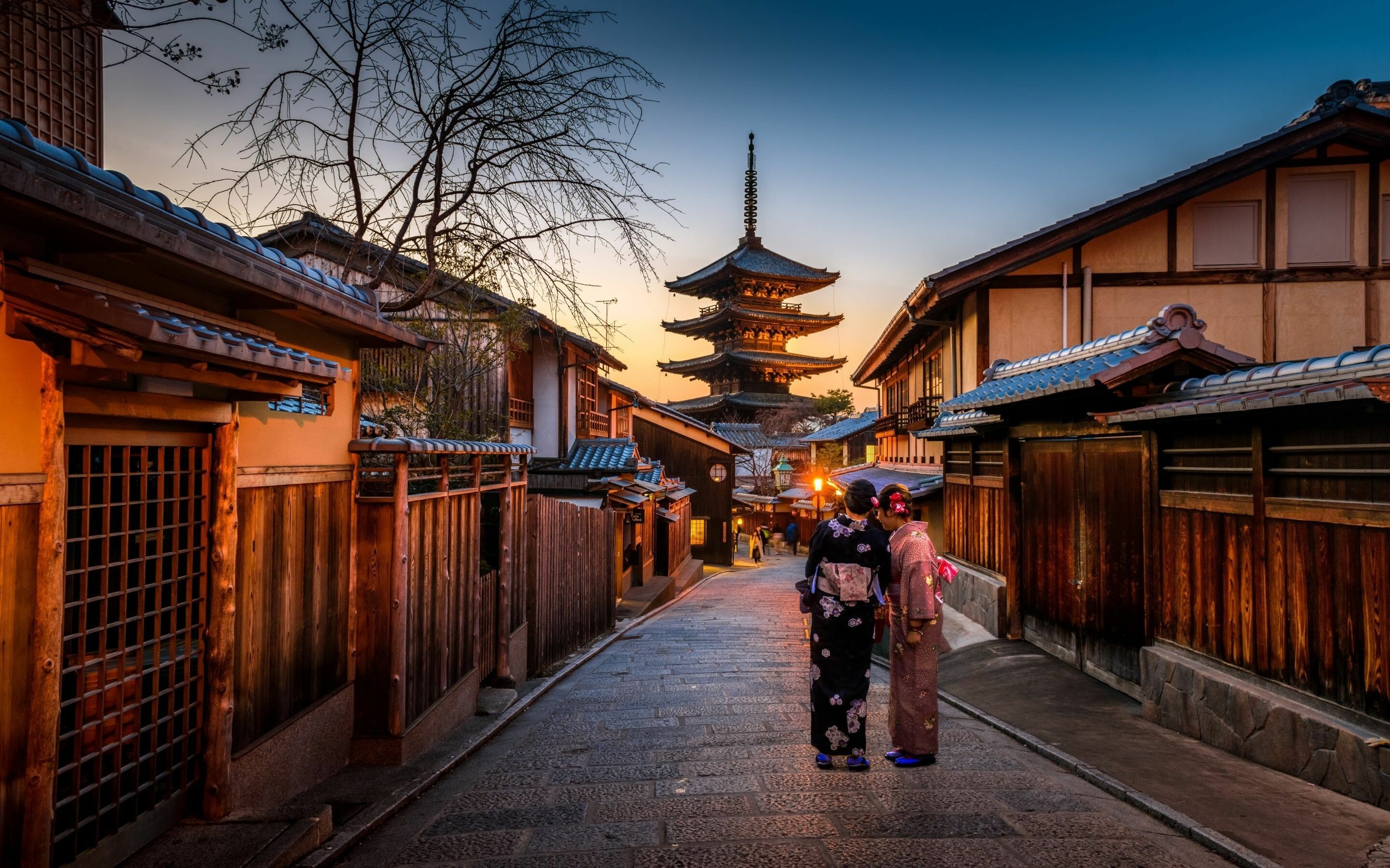 Japan: Kyoto, The country's per capita income ranking at 36th highest in the world. 2880x1800 HD Background.