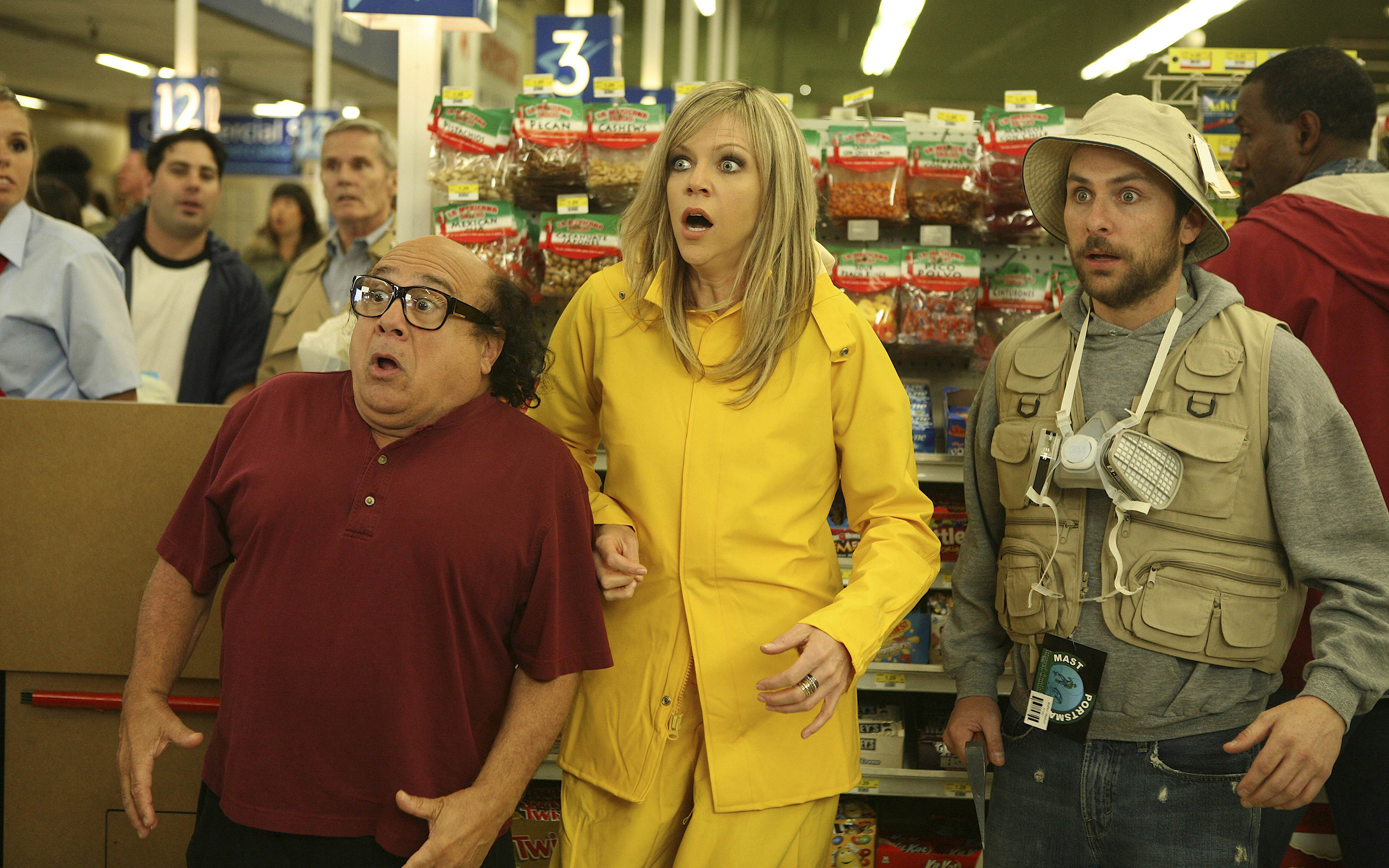 It's Always Sunny in Philadelphia (TV Series): Charlie Day, Kaitlin Olson, Danny DeVito, Sitcom characters, Premiered on FX. 2560x1600 HD Background.