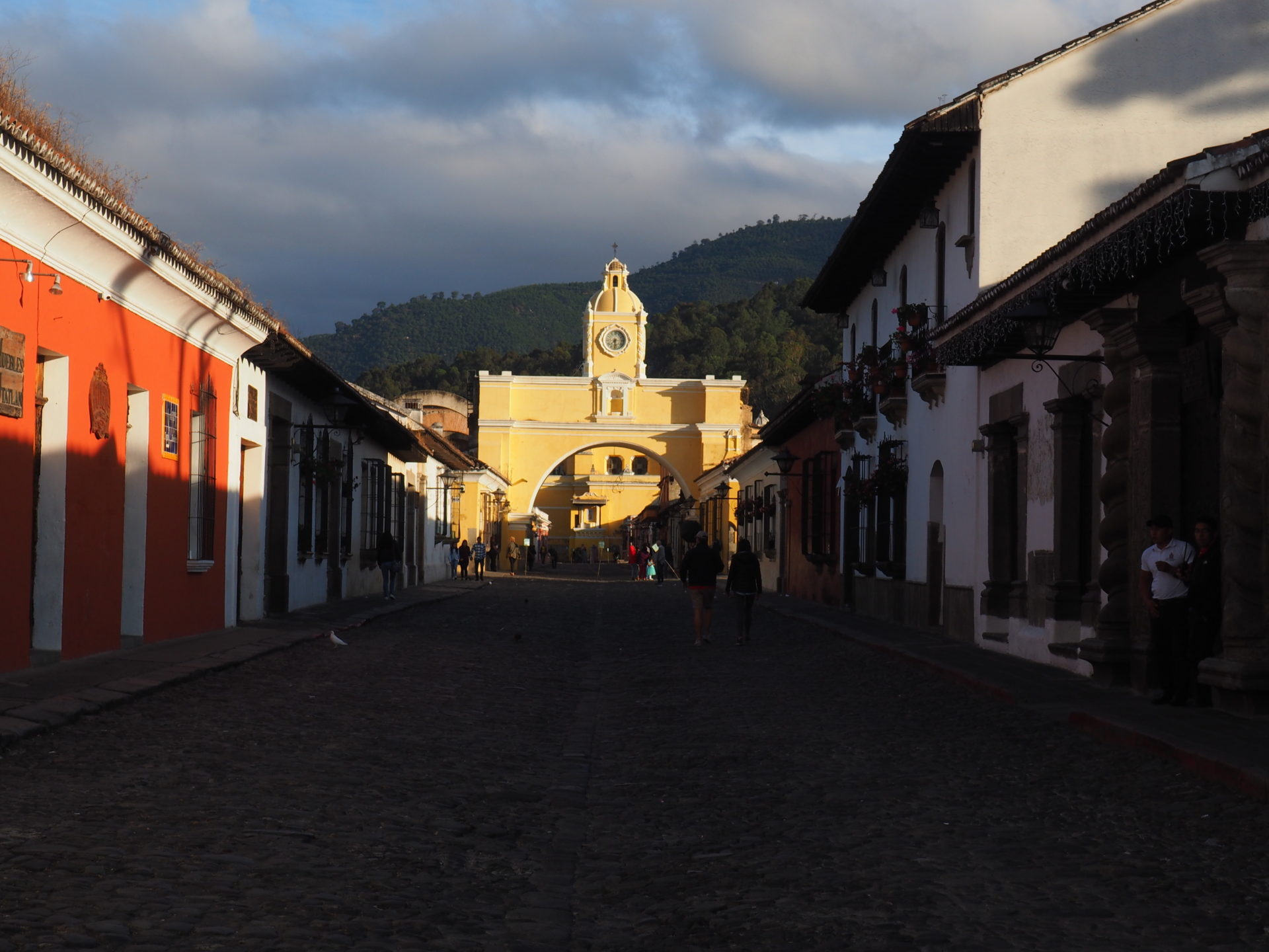 Guatemala City photos, Antigua's wonders, Captivating visuals, Tiny travelogue inspiration, 1920x1440 HD Desktop