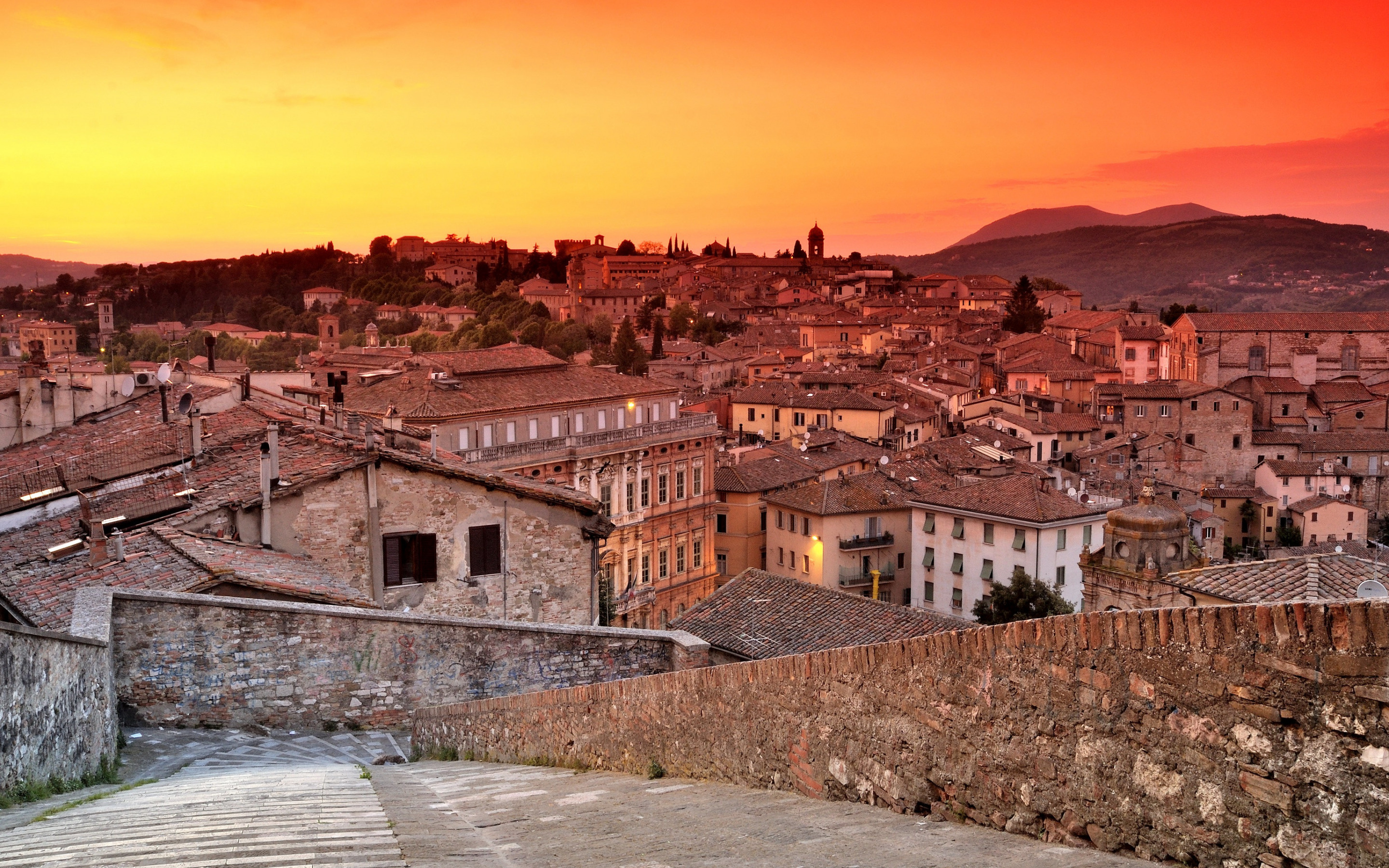 Perugia evening sunset, Beautiful cityscape, High-quality wallpapers, Umbria panorama, 2880x1800 HD Desktop