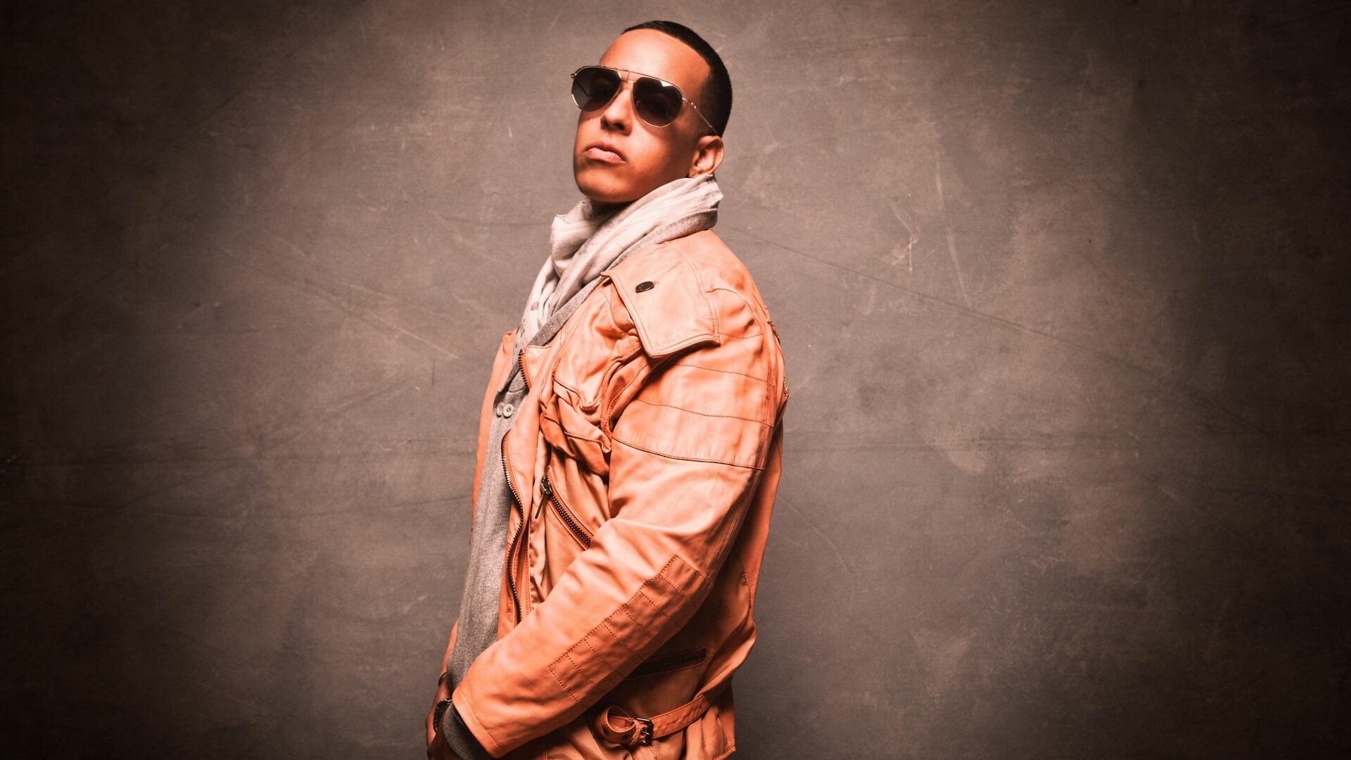 Daddy Yankee: Barrio Fino garnered a Latin Grammy Award for Best Urban Music Album. 1920x1080 Full HD Background.