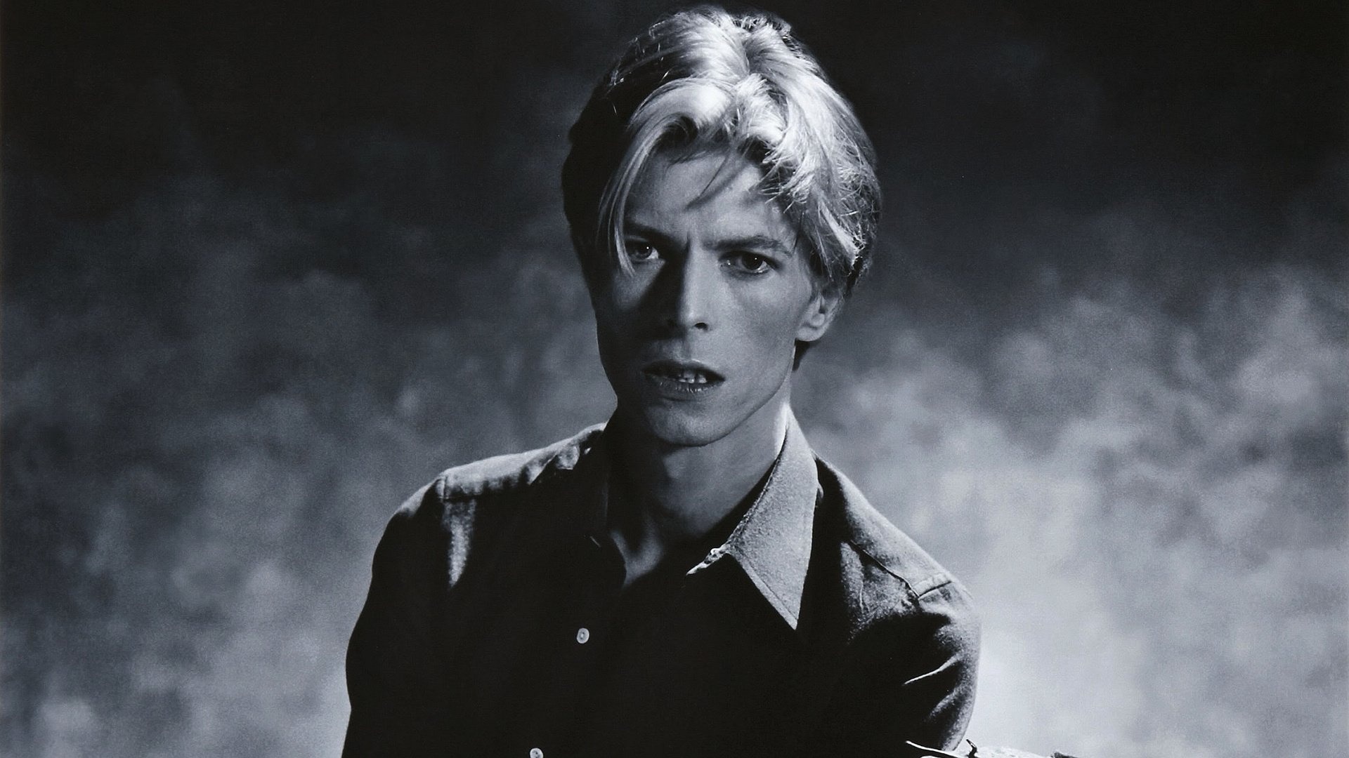 David Bowie: "Time" was written in November 1972 during the American leg of the Ziggy Stardust Tour. 1920x1080 Full HD Wallpaper.