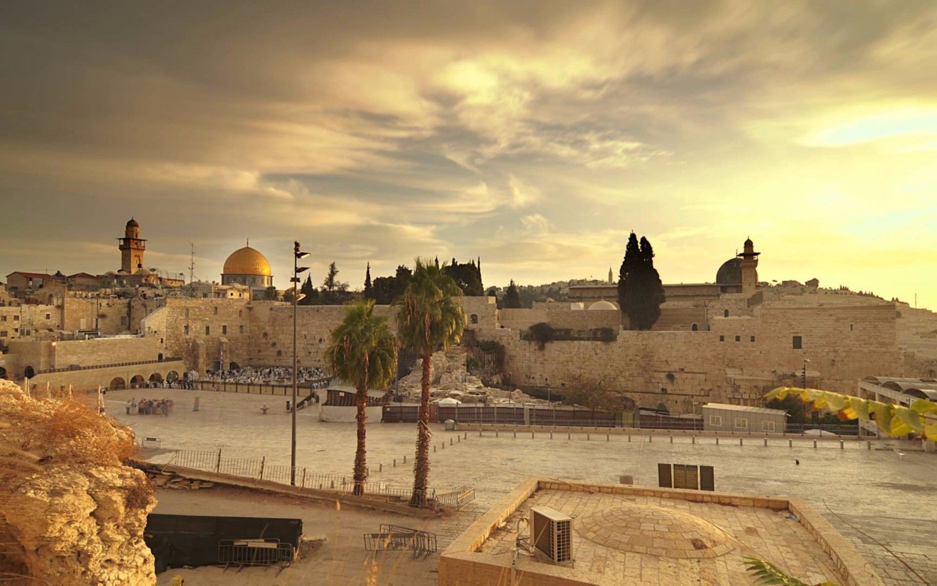 Jerusalem: Temple Mount, Western Wall, Ancient city. 1920x1200 HD Background.