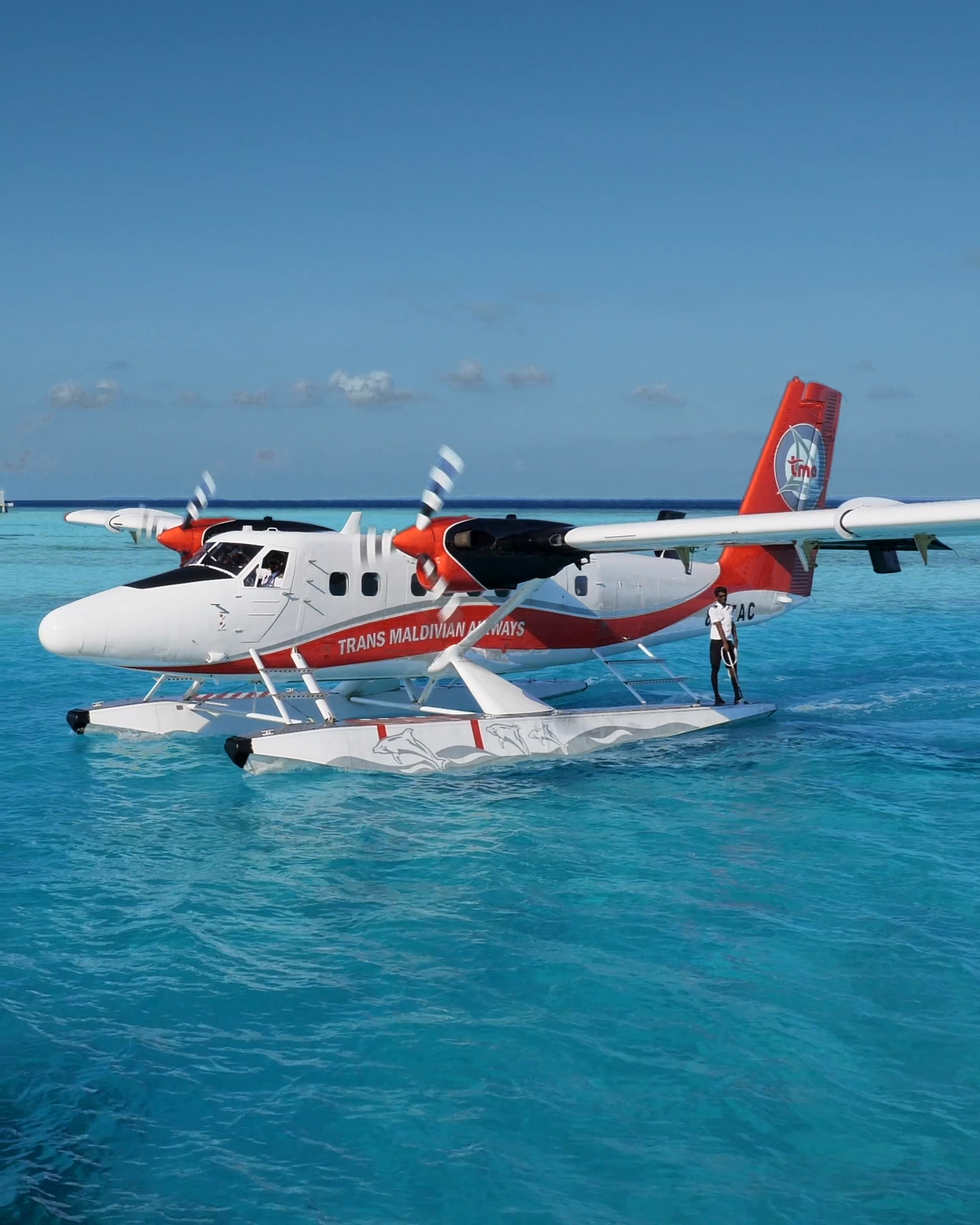Maldives seaplane transfer, Trans Maldivian, Video travel, Travel around the world, 1730x2160 HD Handy