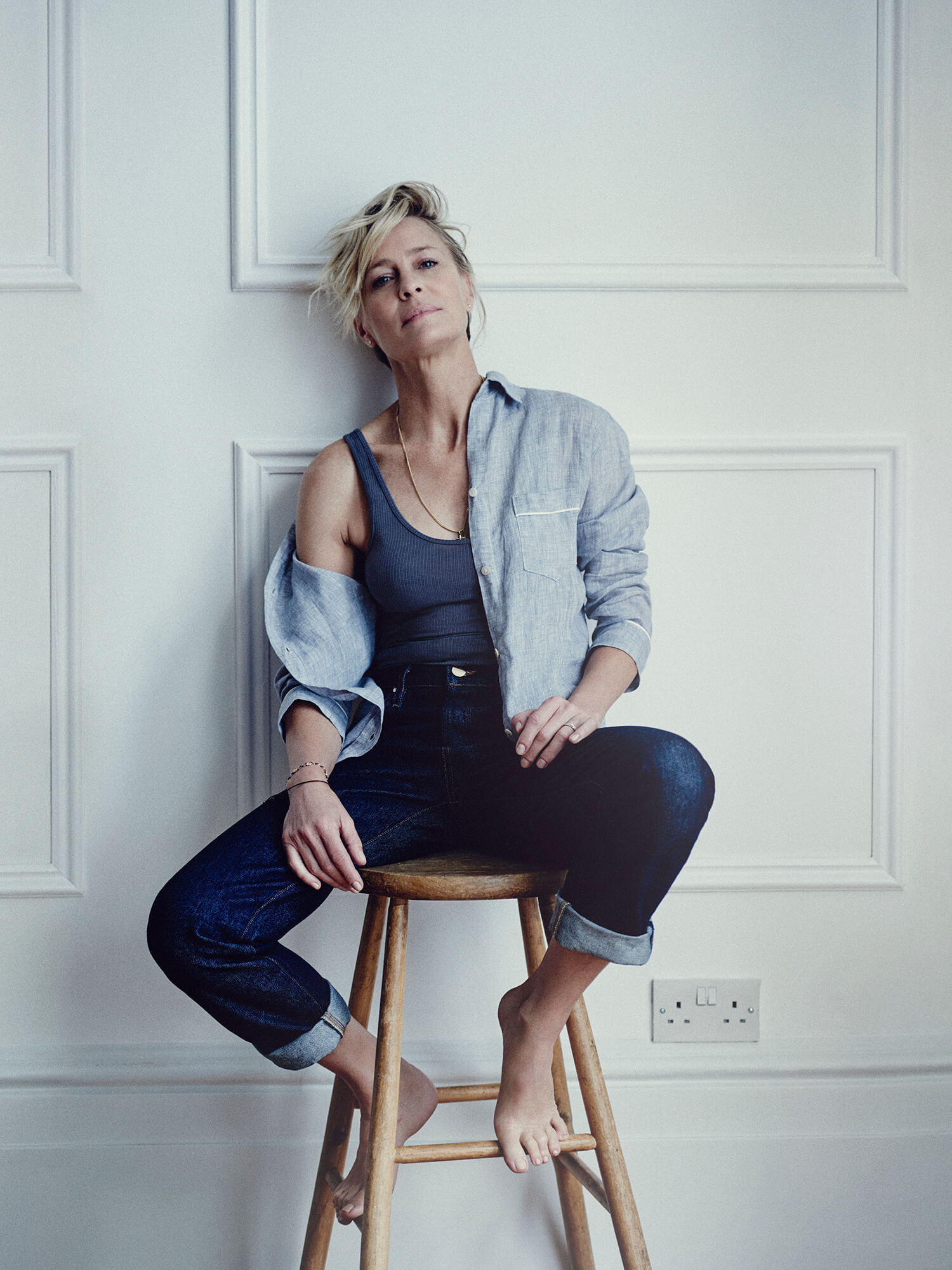 Robin Wright, Stunning pictures, Goddess-like beauty, Sensational appeal, 1500x2000 HD Handy
