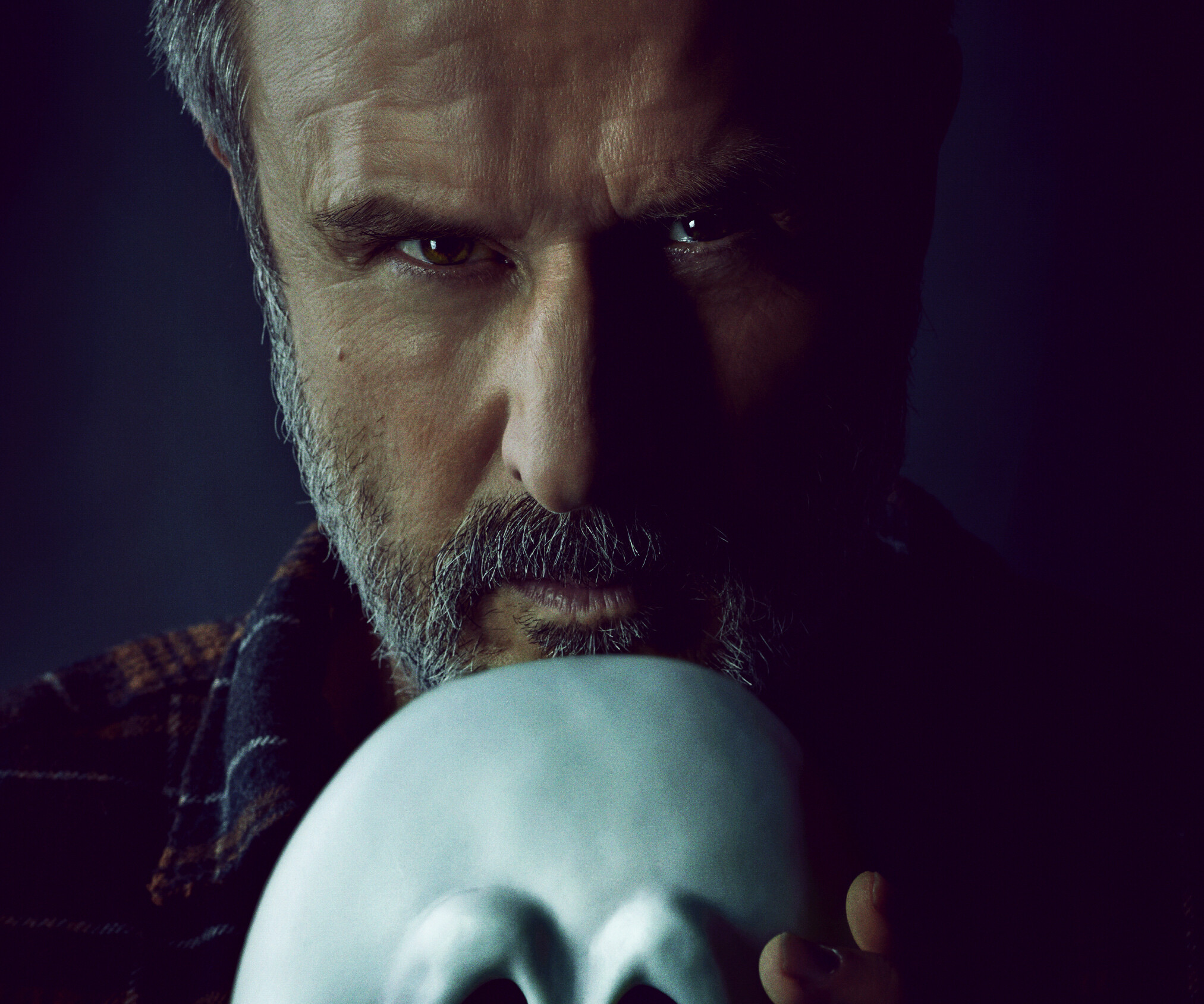 Scream (2022): David Arquette as Dewey Riley, a legacy survivor and former town sheriff. 2030x1690 HD Wallpaper.