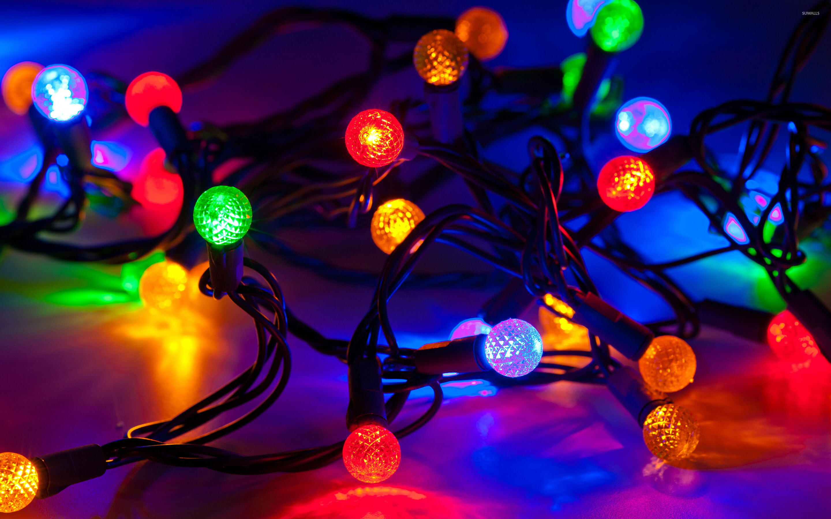 Fairy Lights: The two traditional days when the lights are removed are Twelfth Night and Candlemas. 2880x1800 HD Background.