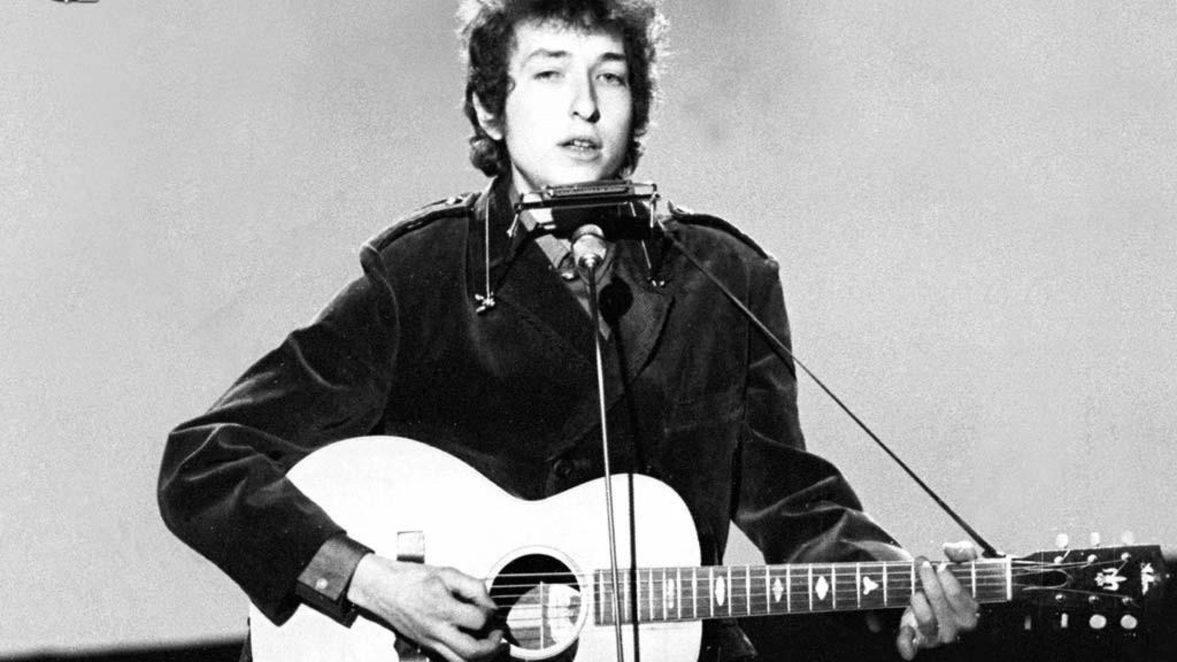 Bob Dylan: Born Robert Allen Zimmerman, An American singer-songwriter. 3840x2160 4K Wallpaper.