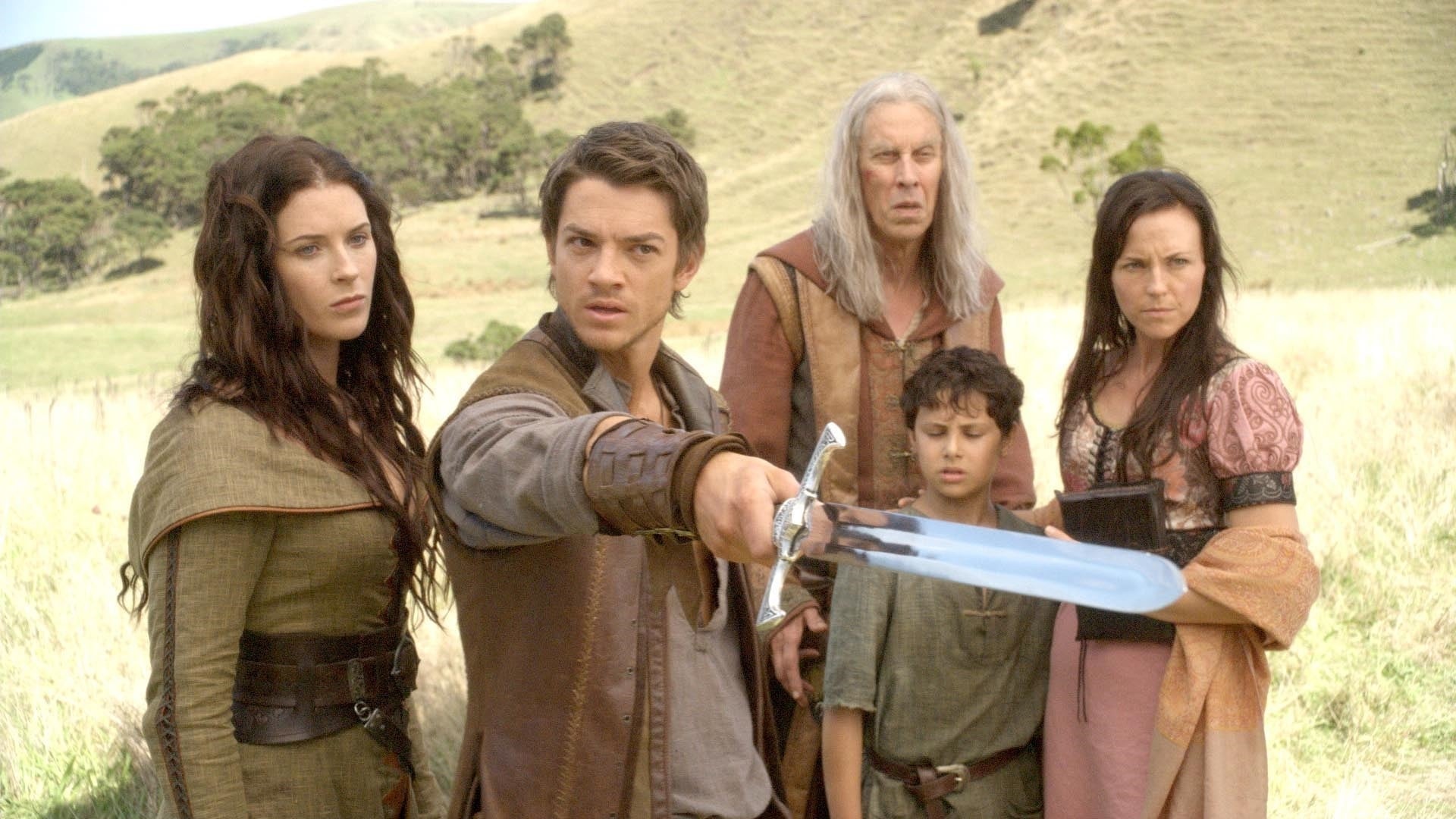 Legend of the Seeker (TV Series): Bruce Spence as Zeddicus Zul Zorander with the main protagonists. 1920x1080 Full HD Background.